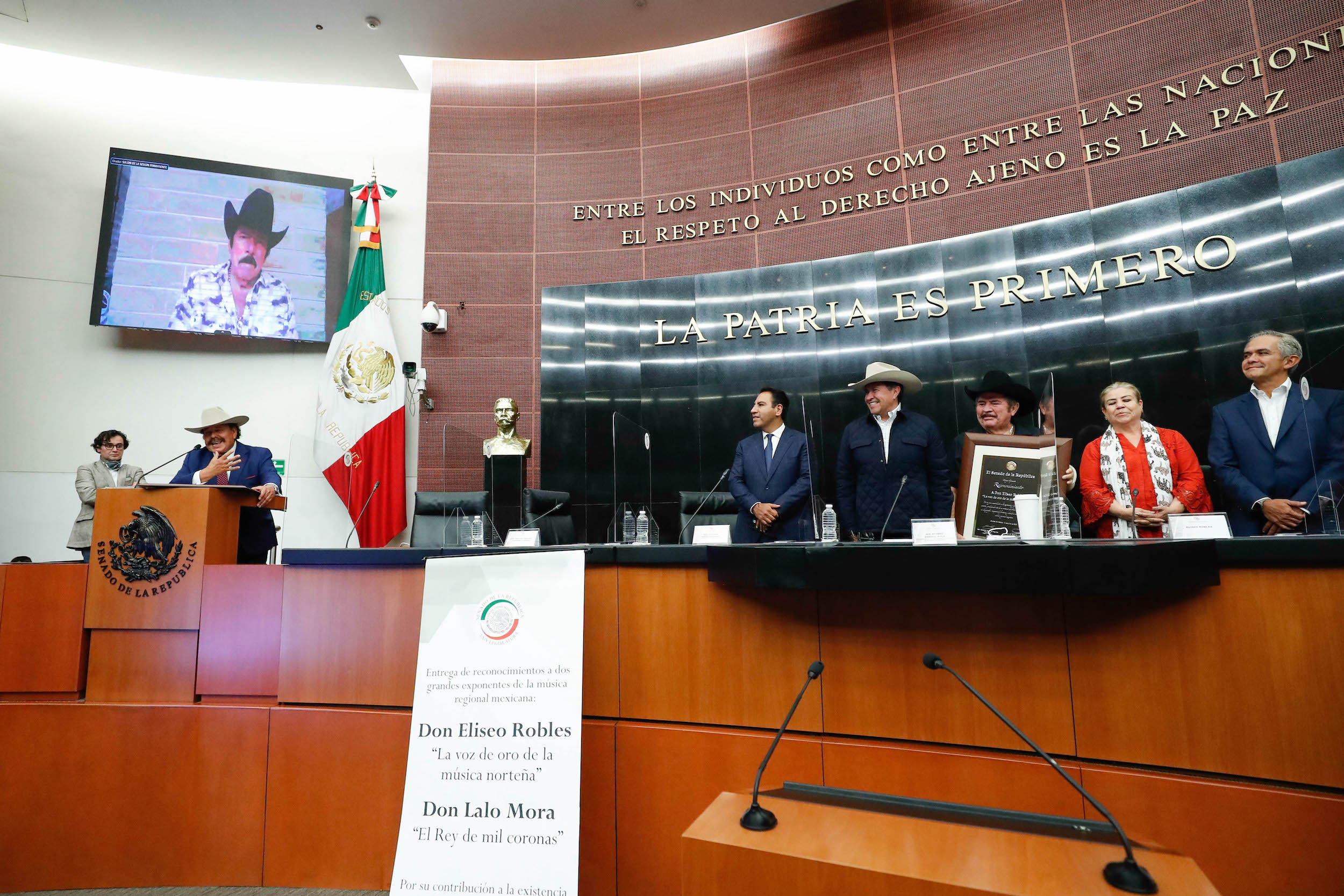 Reconocimiento Eliseo Robles y Lalo Mora-