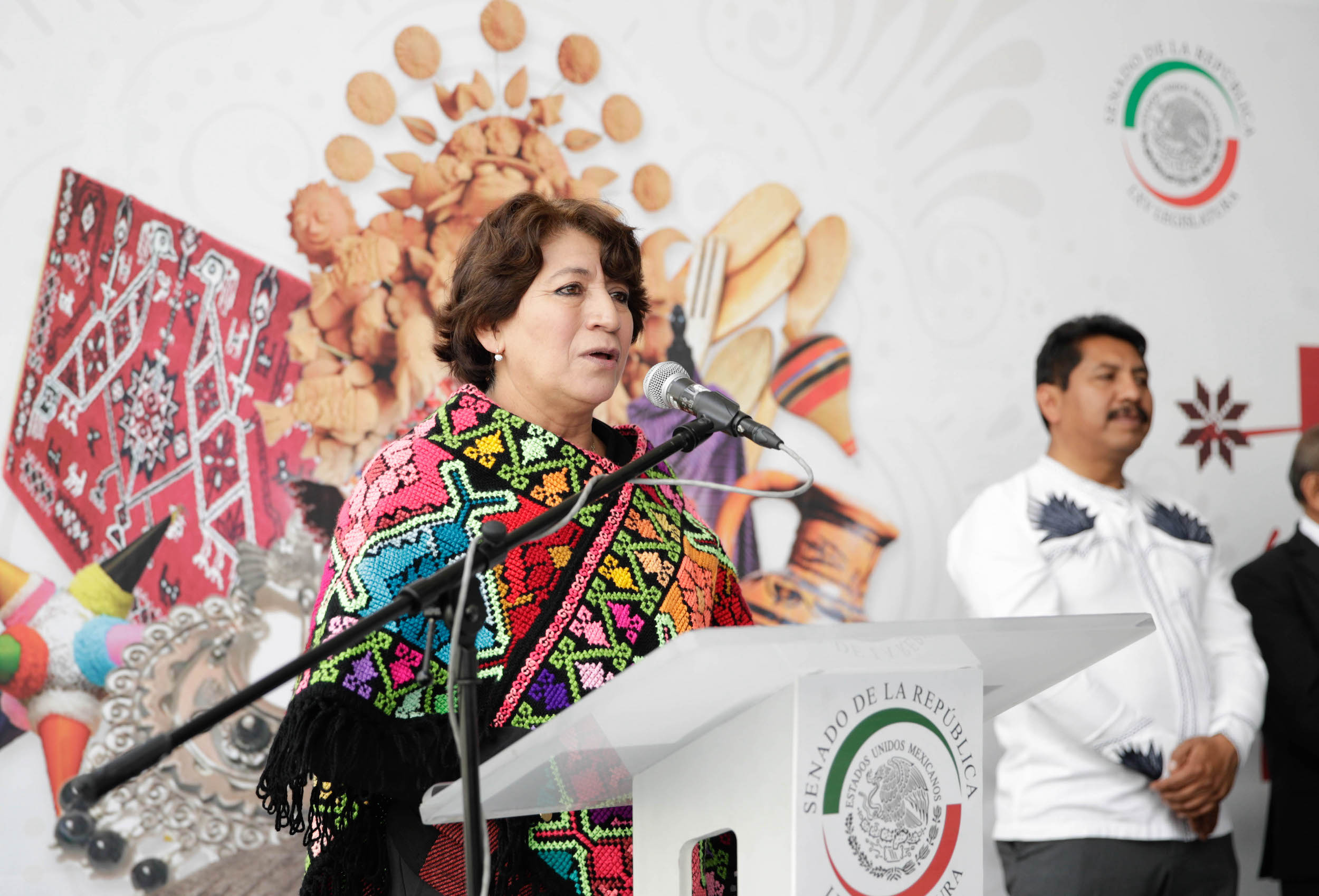 Inauguracioin de la exposicioin  Hecho a mano es sinoinimo de hecho con el corazoin-