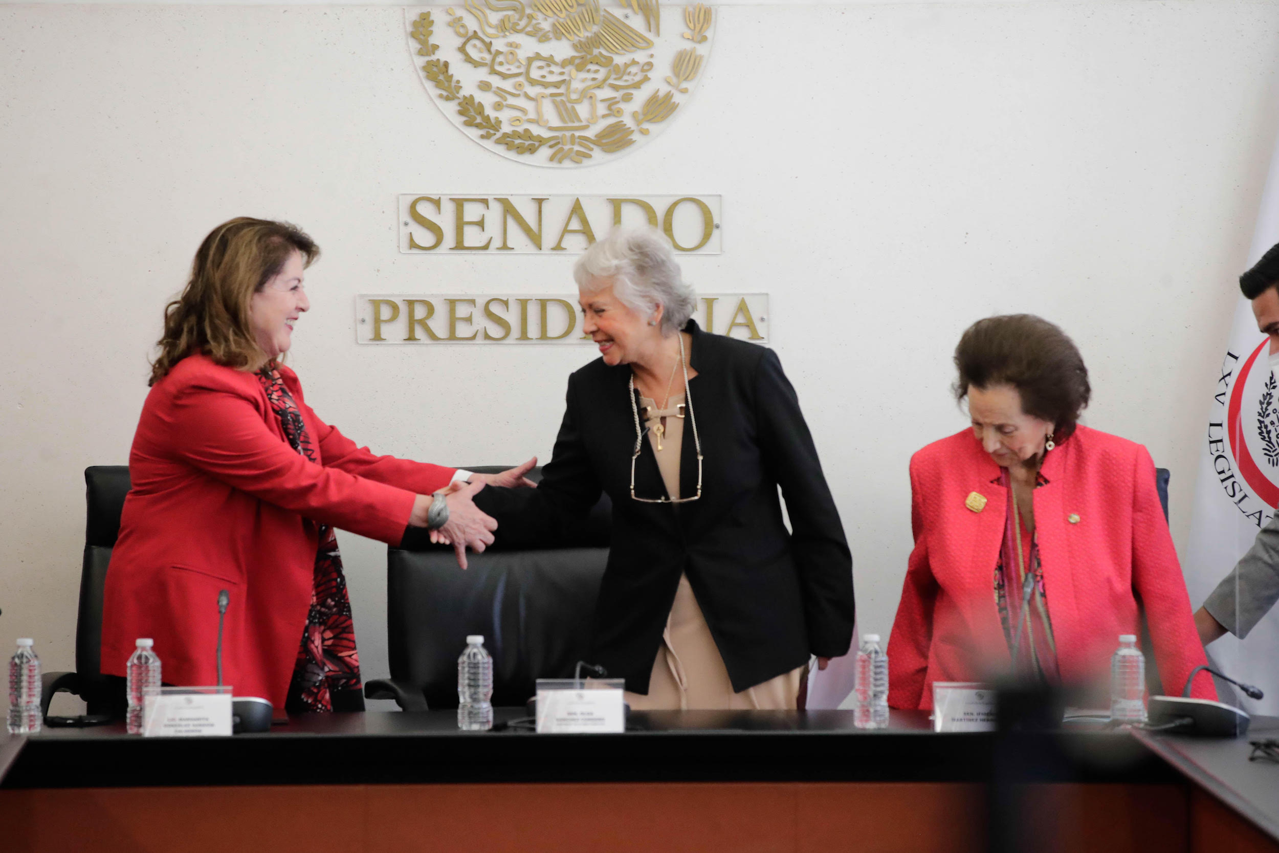 presentacion de billete de loteria de la Sen Ifigenia Martiinez