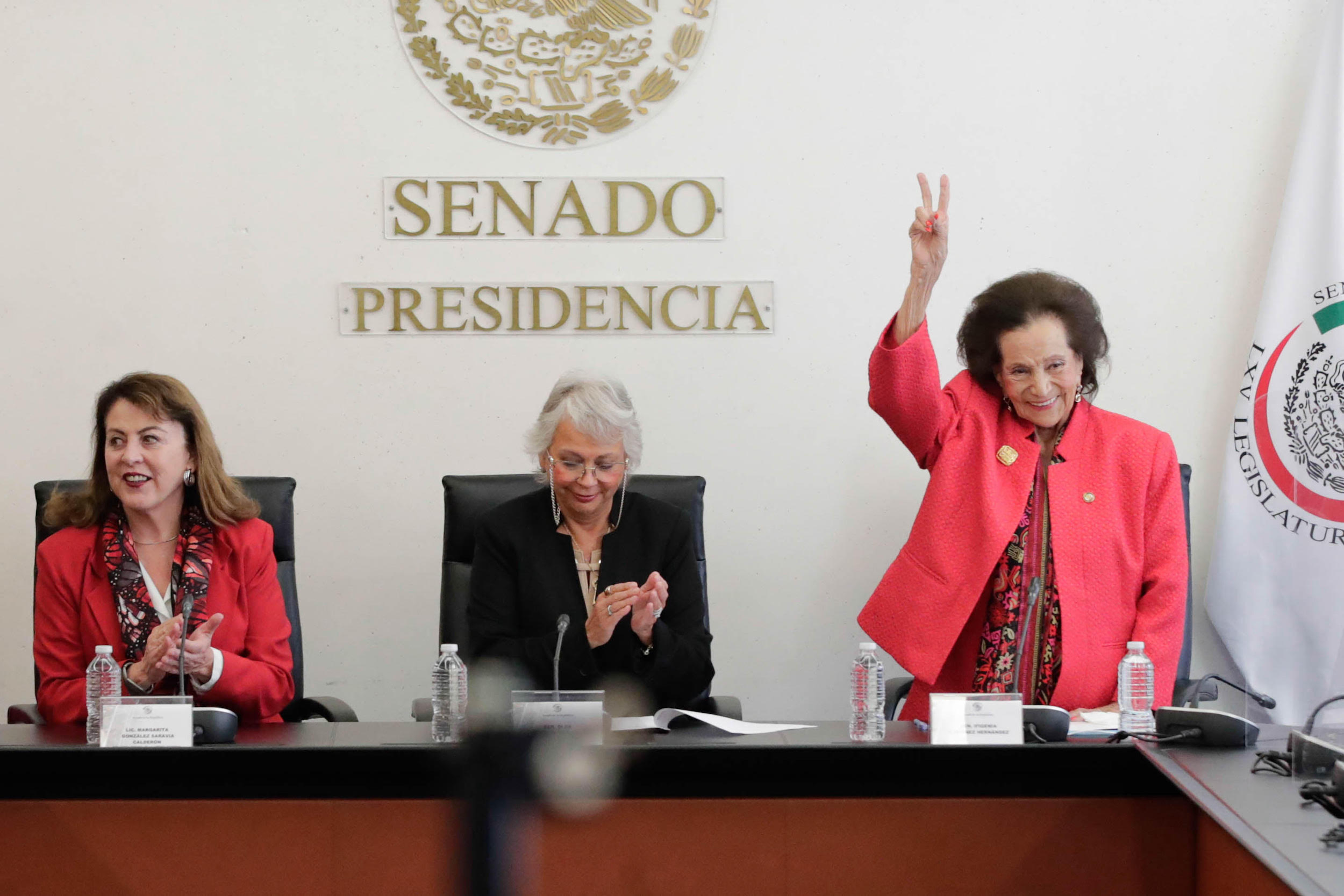 presentacion de billete de loteria de la Sen Ifigenia Martiinez