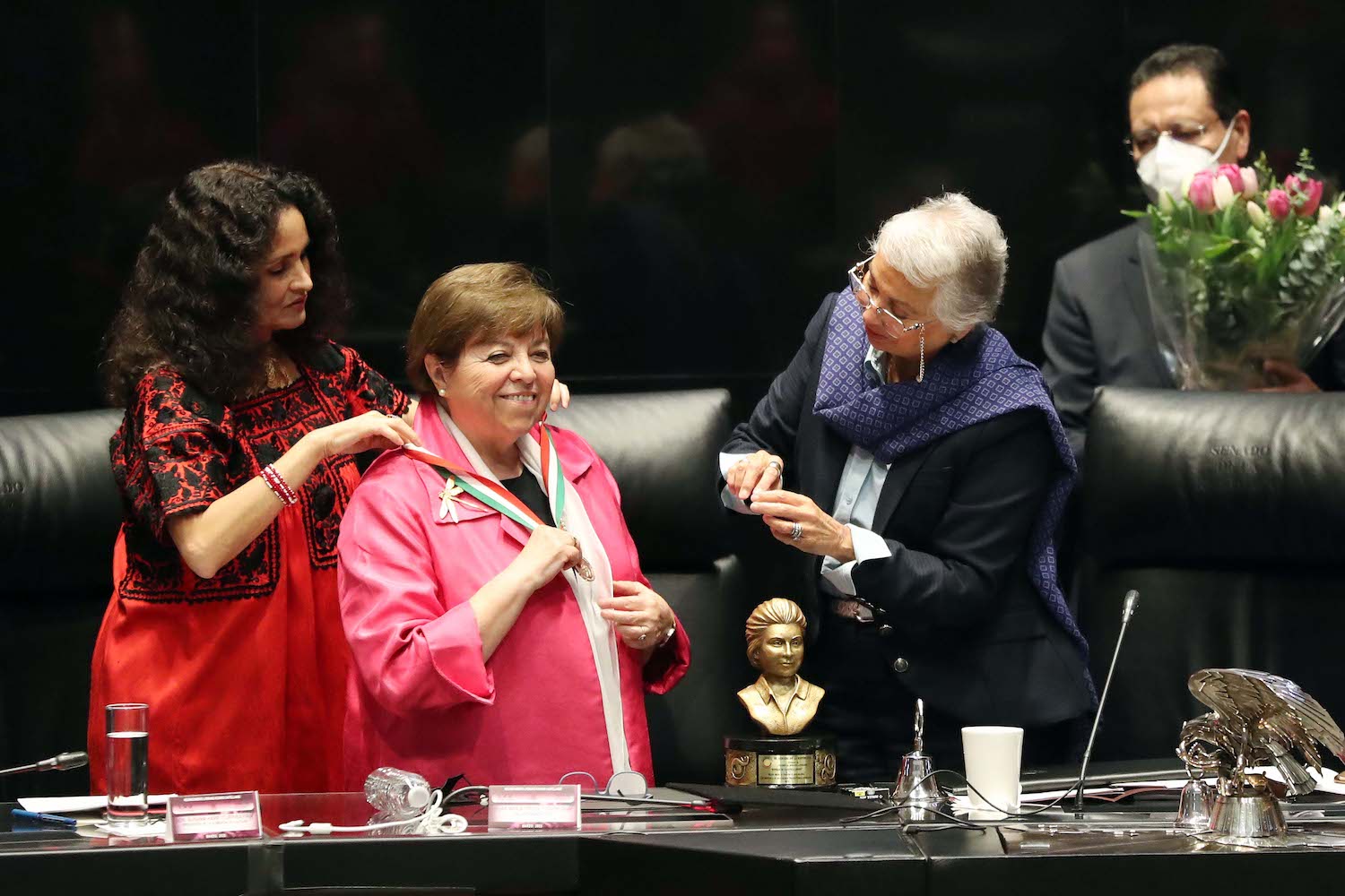 Coordinación de Comunicación Social - Galardona el Senado a Elsa Cross con  el Premio al Mérito Literario Rosario Castellanos