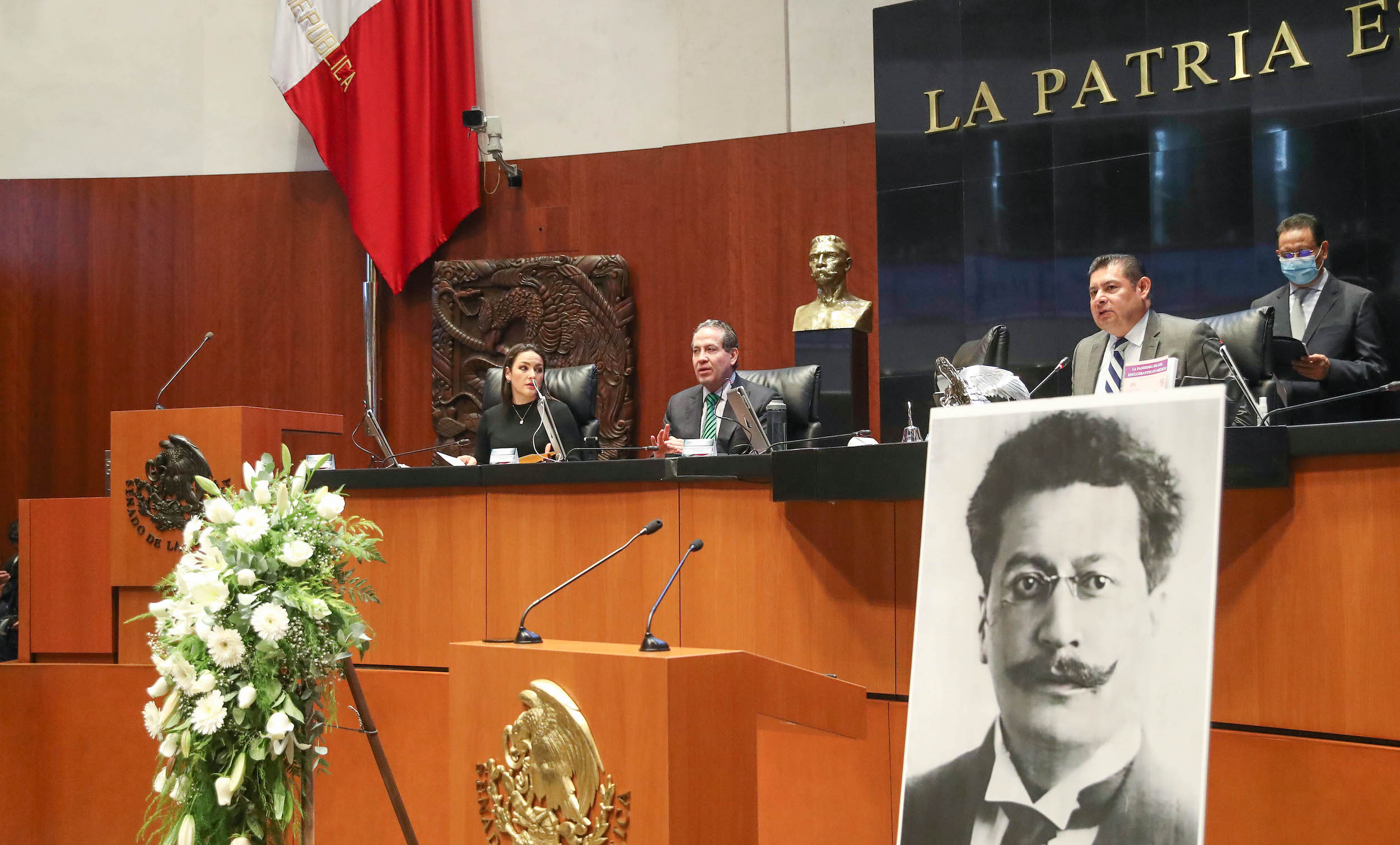 Sesioen solemne para conmemorar el Centenario Luctuoso de Ricardo Flores Magoen-
