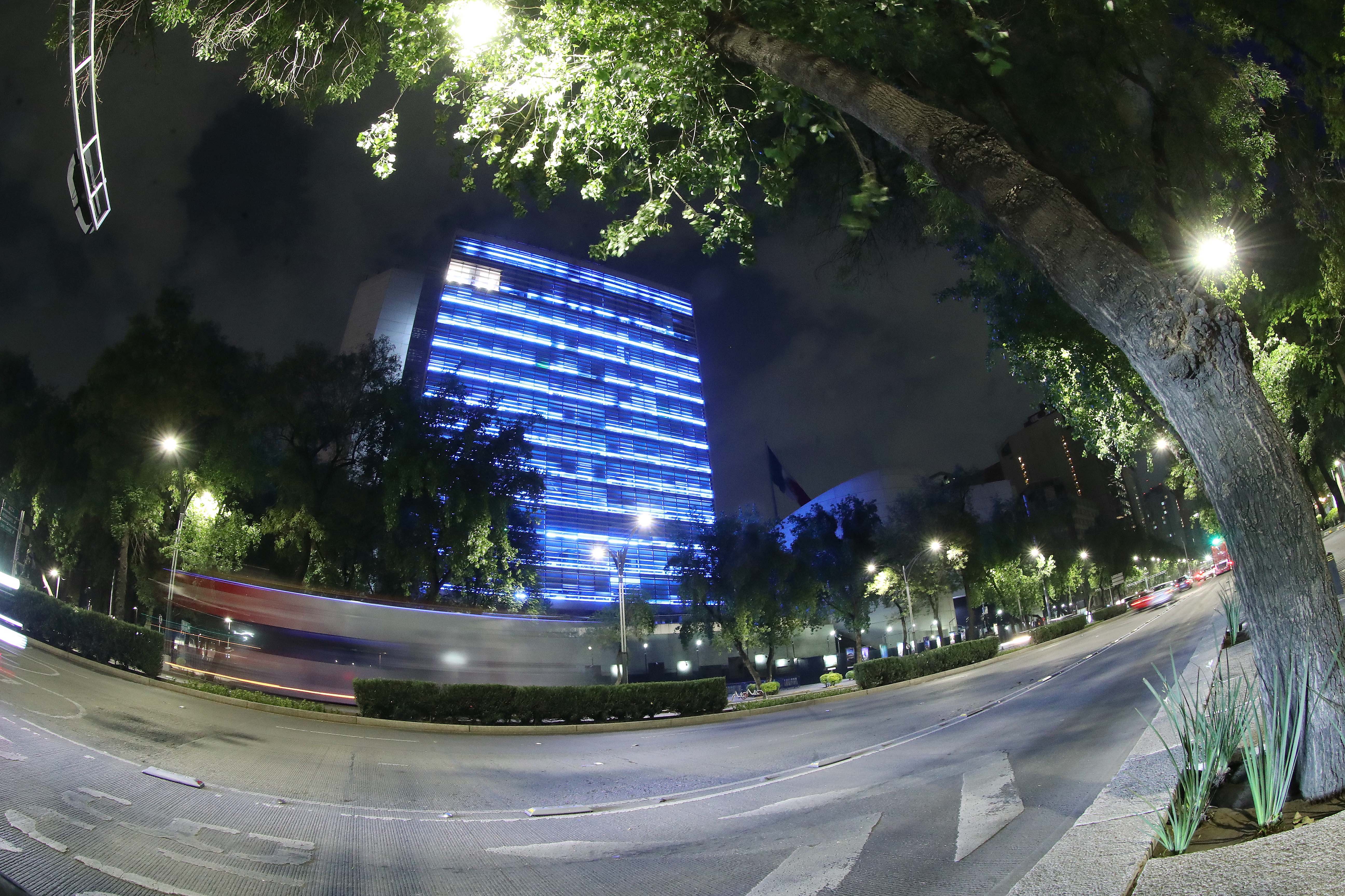 Iluminacion del Senado de la Republica con Motivo del Dia Internacional de la Concientizacion del Autismo
