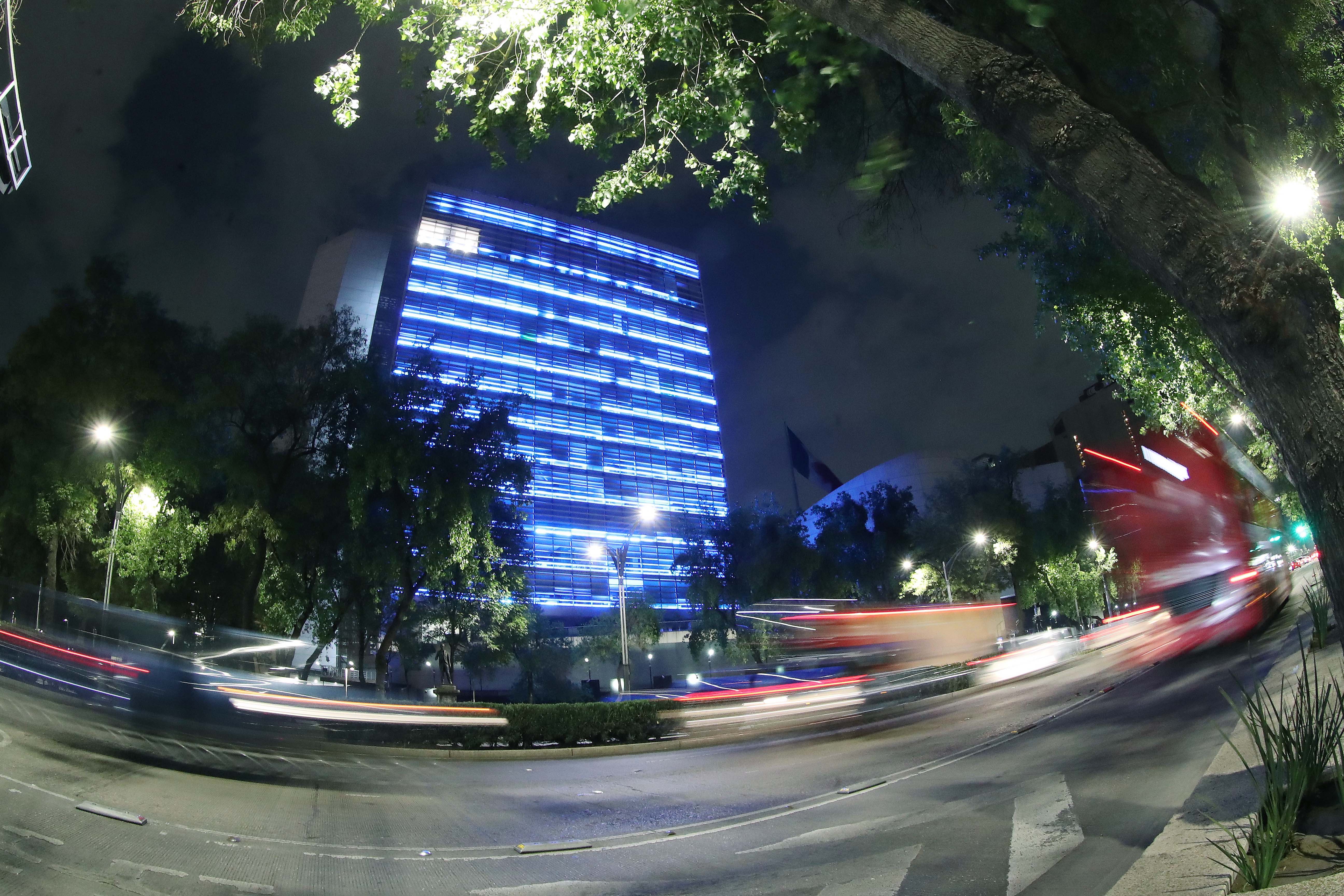 Iluminacion del Senado de la Republica con Motivo del Dia Internacional de la Concientizacion del Autismo
