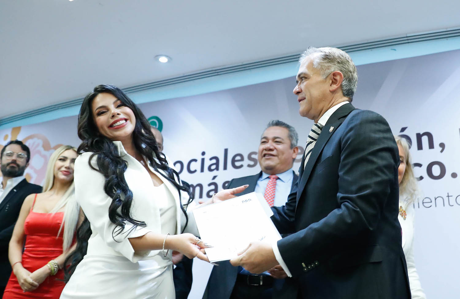 Entrega de reconocimientos al talento artistico en Mexico-