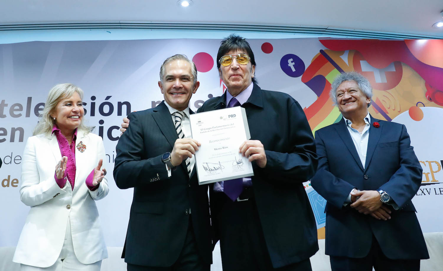 Entrega de reconocimientos al talento artistico en Mexico-