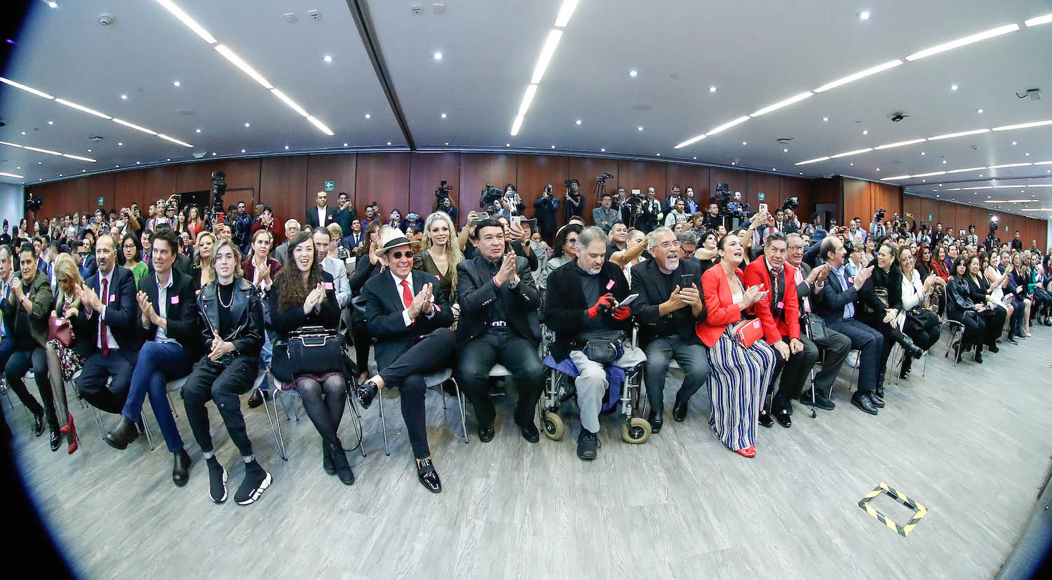 Entrega de reconocimientos al talento artistico en Mexico-