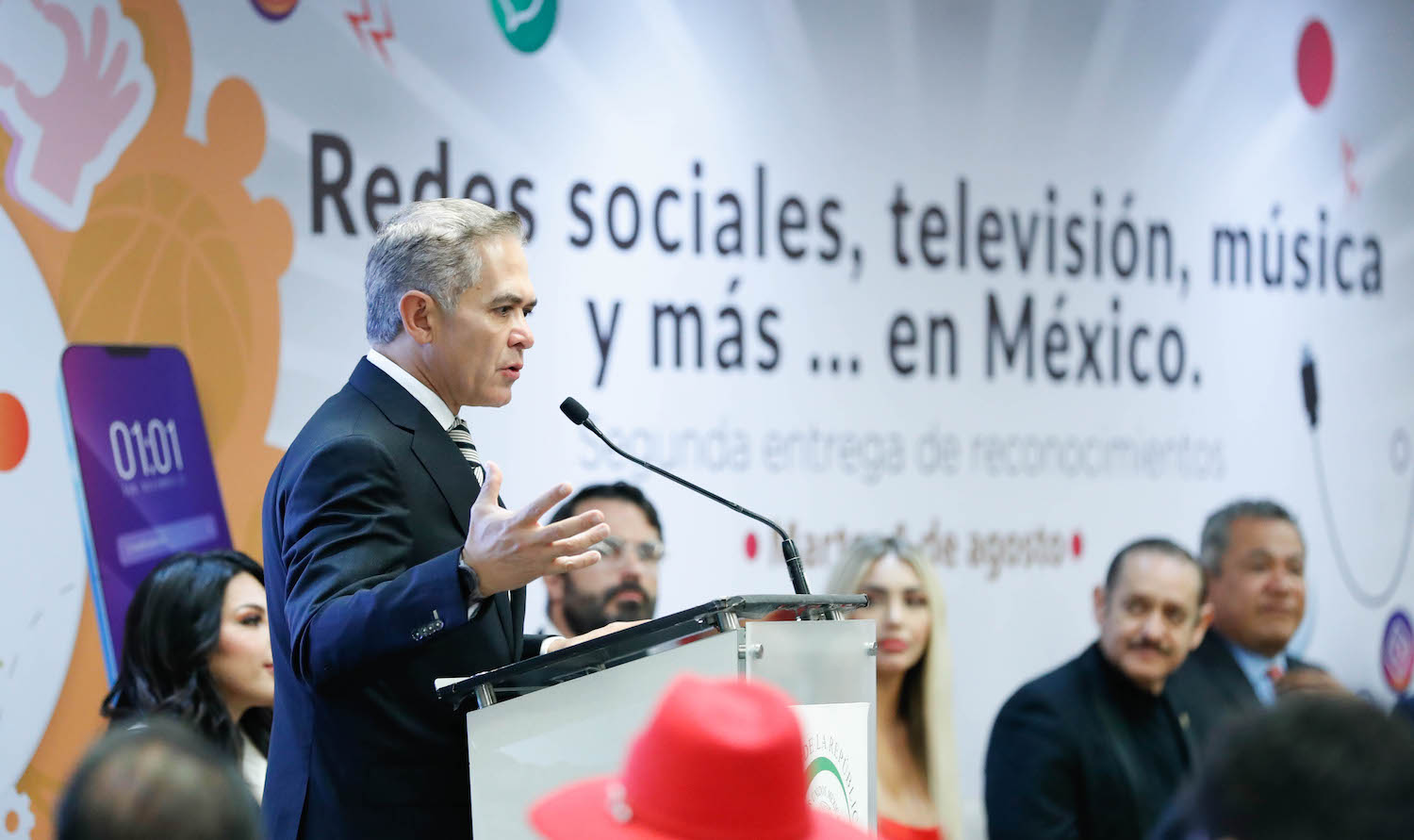 Entrega de reconocimientos al talento artistico en Mexico-