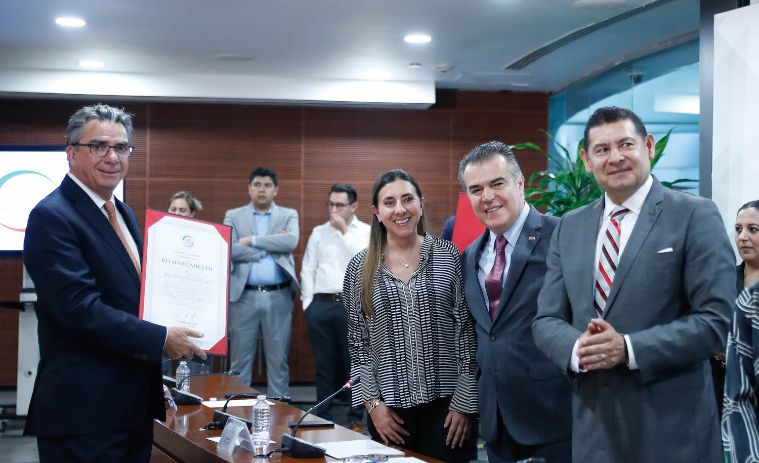 Entrega de reconocimientos a integrantes del Consejo Coordinador Empresarial-
