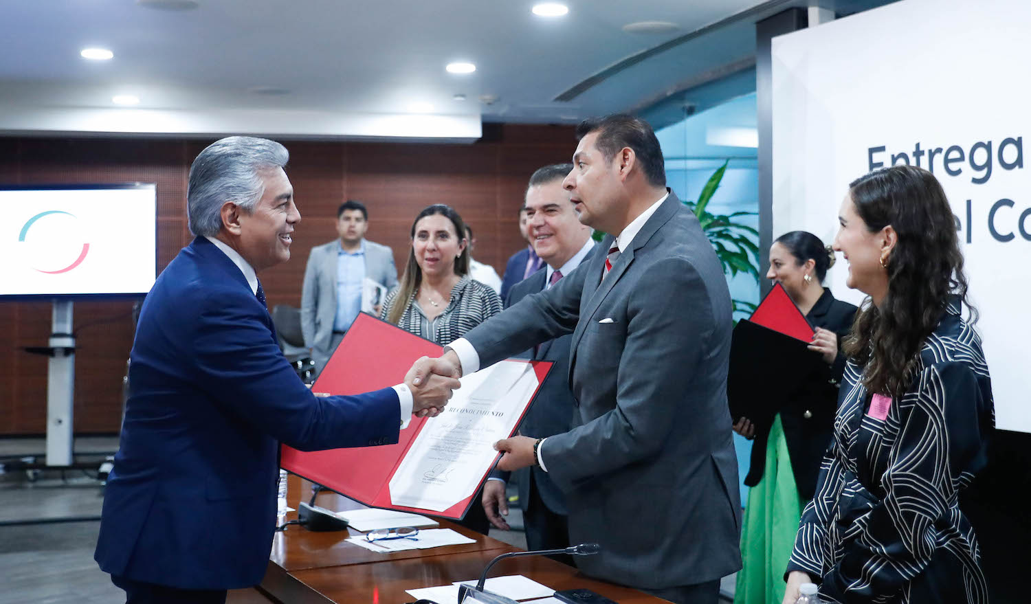 Entrega de reconocimientos a integrantes del Consejo Coordinador Empresarial-