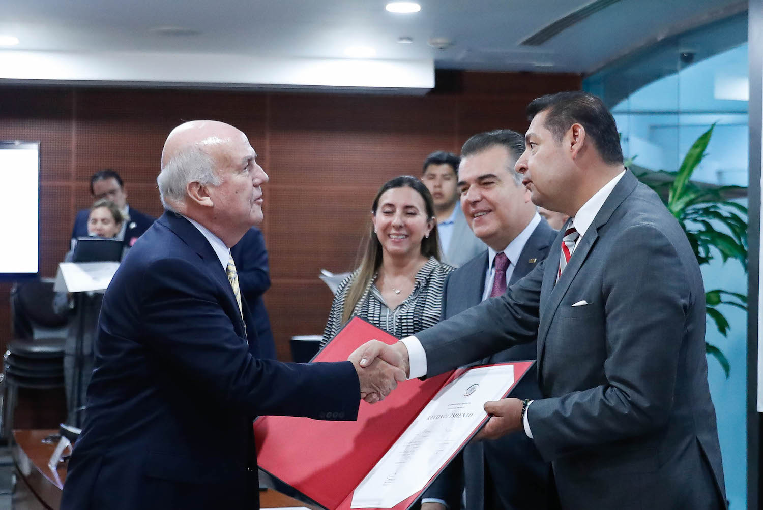 Entrega de reconocimientos a integrantes del Consejo Coordinador Empresarial-