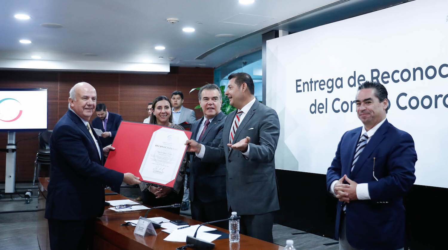 Entrega de reconocimientos a integrantes del Consejo Coordinador Empresarial-
