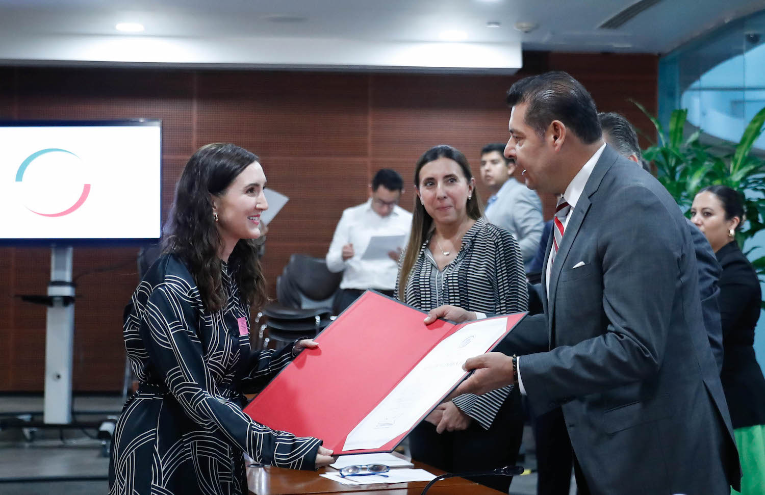 Entrega de reconocimientos a integrantes del Consejo Coordinador Empresarial-