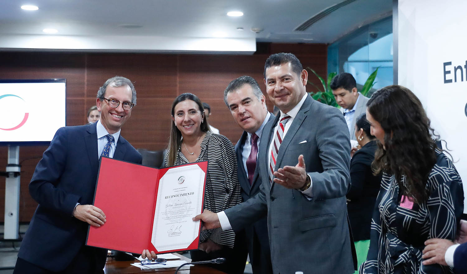 Entrega de reconocimientos a integrantes del Consejo Coordinador Empresarial-