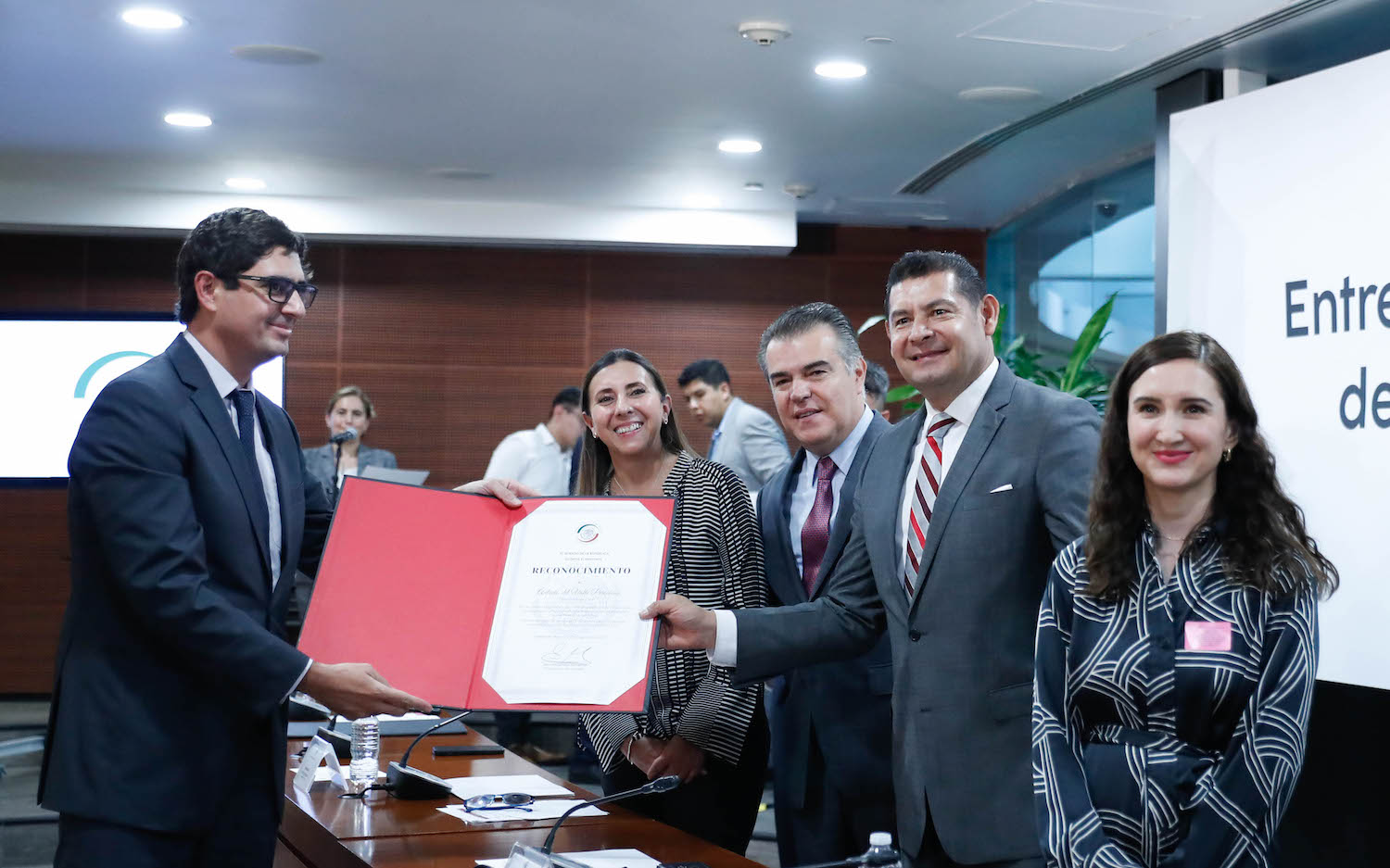 Entrega de reconocimientos a integrantes del Consejo Coordinador Empresarial-