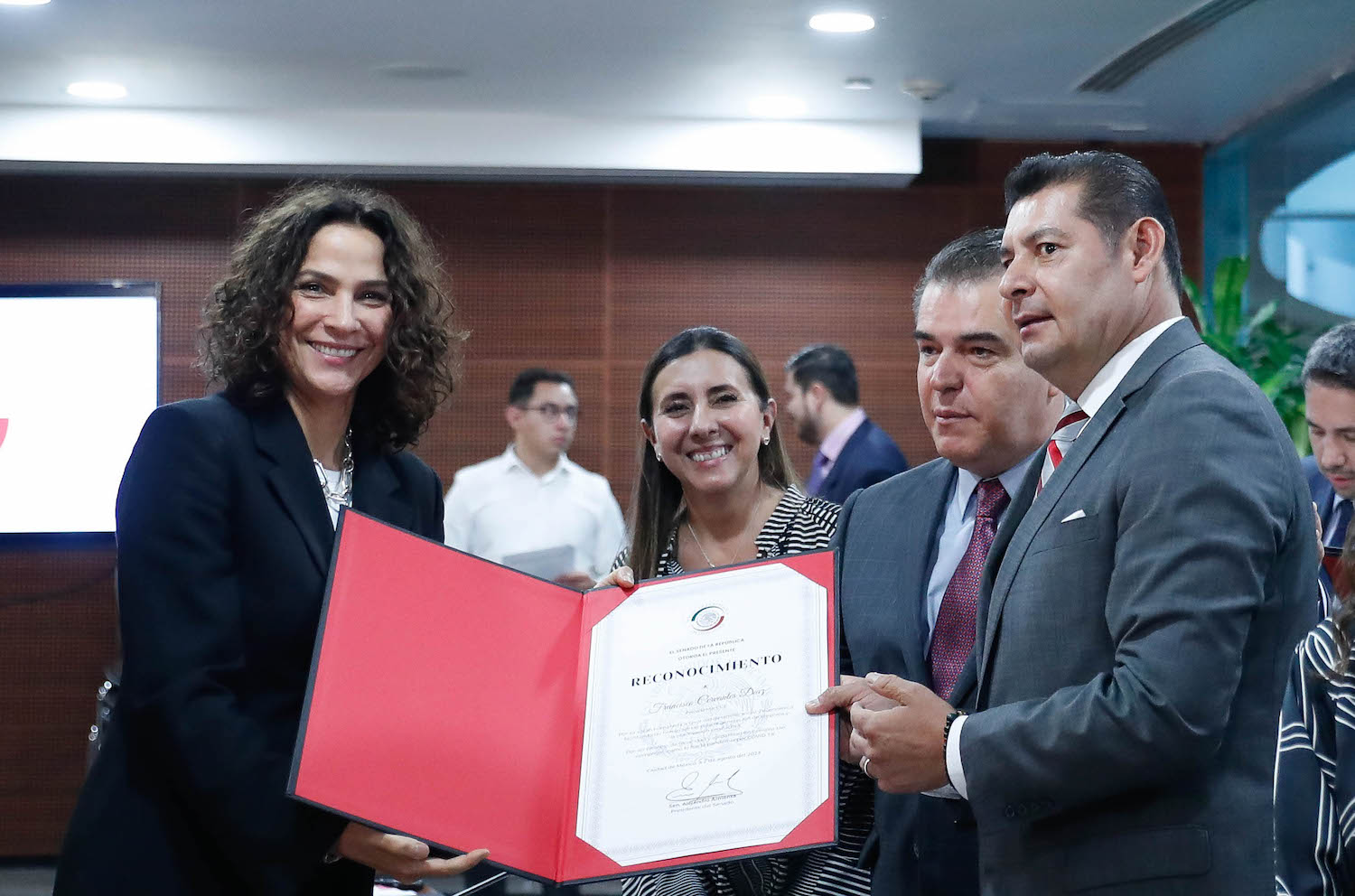 Entrega de reconocimientos a integrantes del Consejo Coordinador Empresarial-