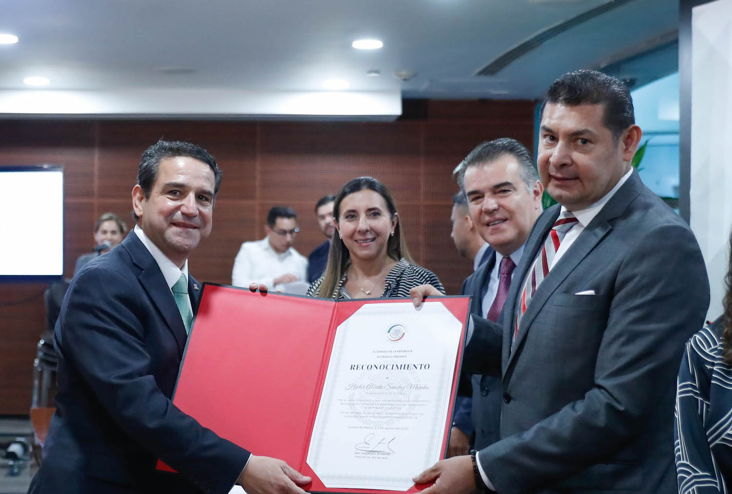 Entrega de reconocimientos a integrantes del Consejo Coordinador Empresarial-