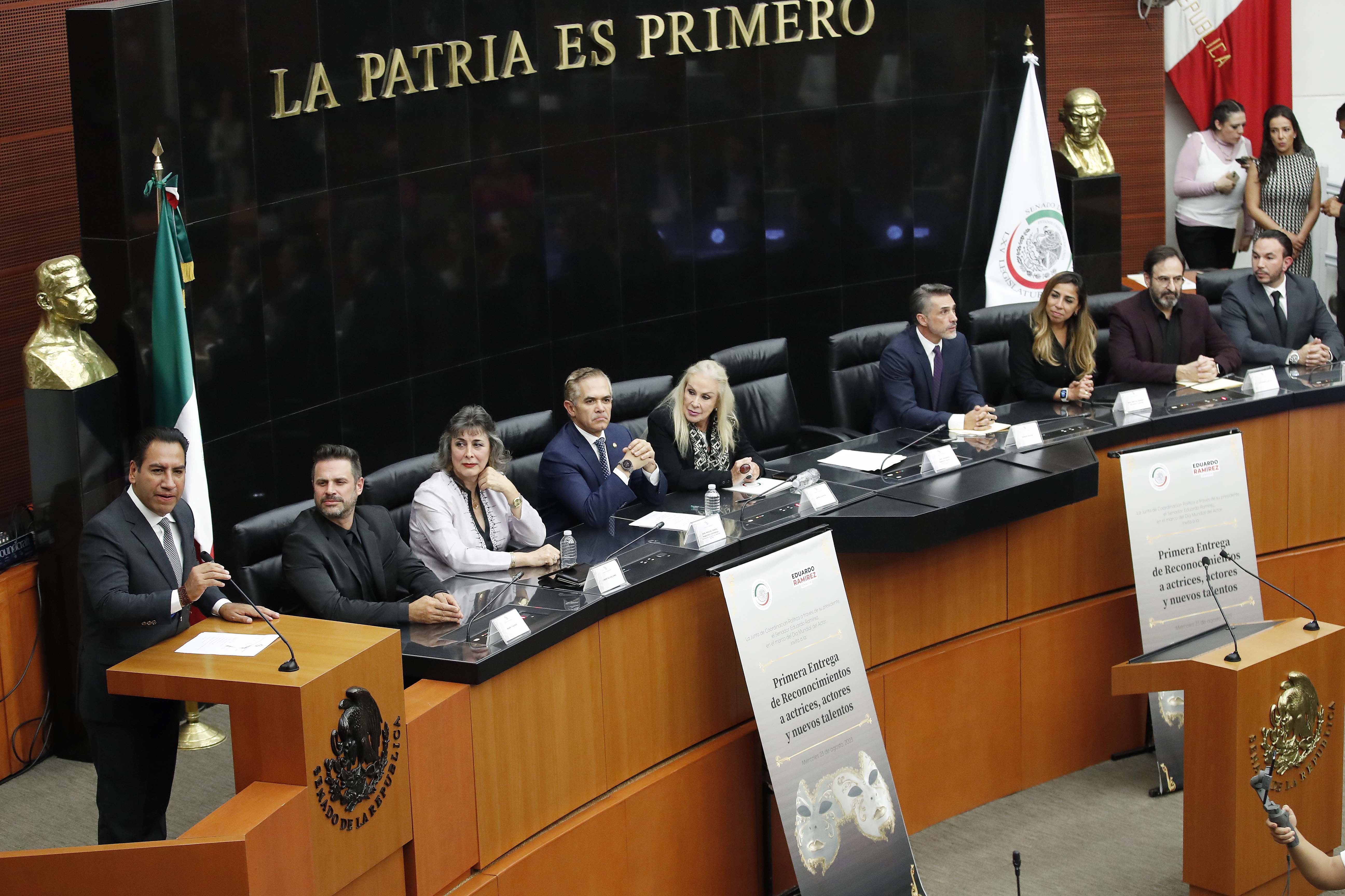 Entrega de reconocimientos actrices y actores