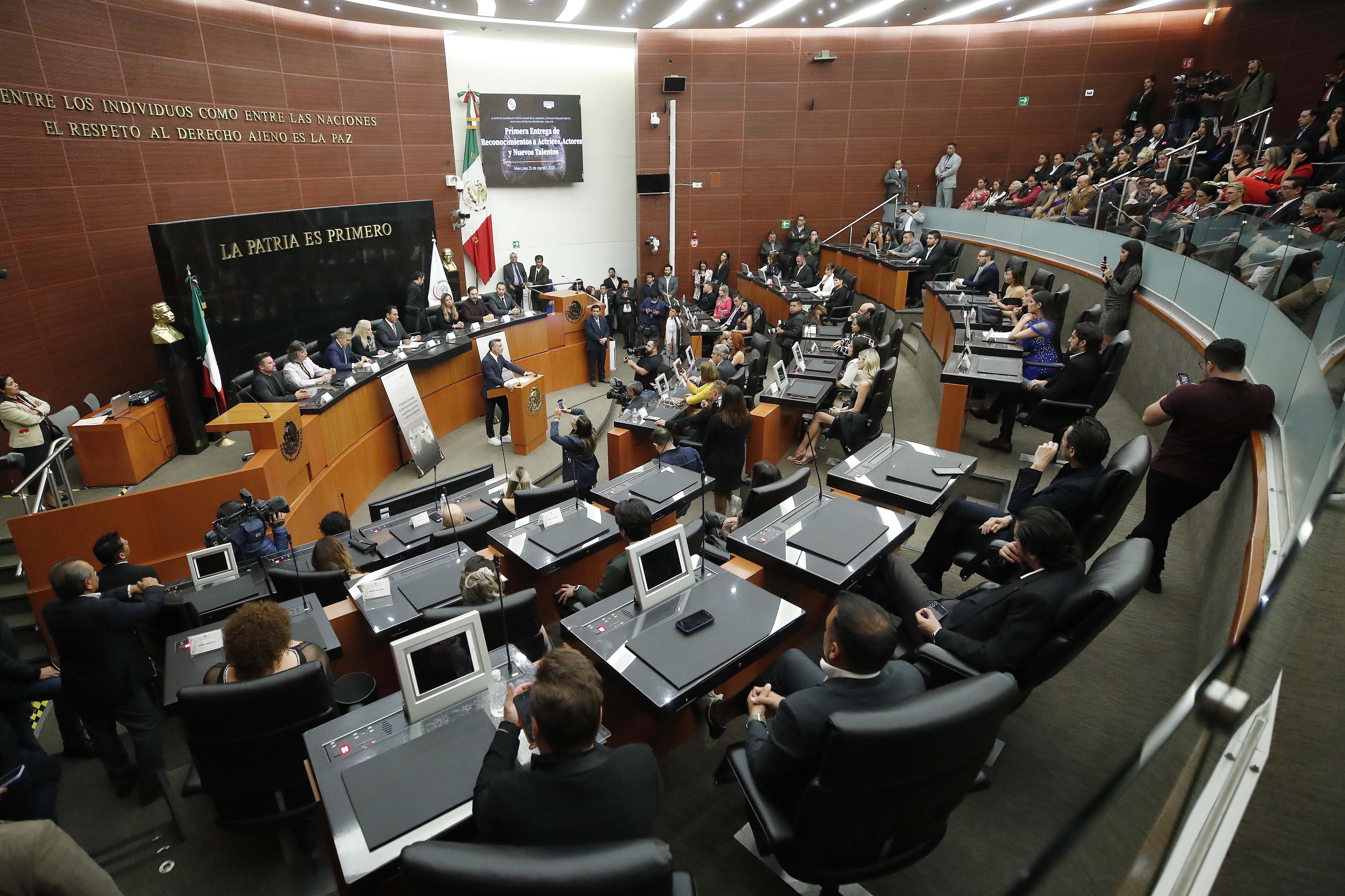 Entrega de reconocimientos actrices y actores