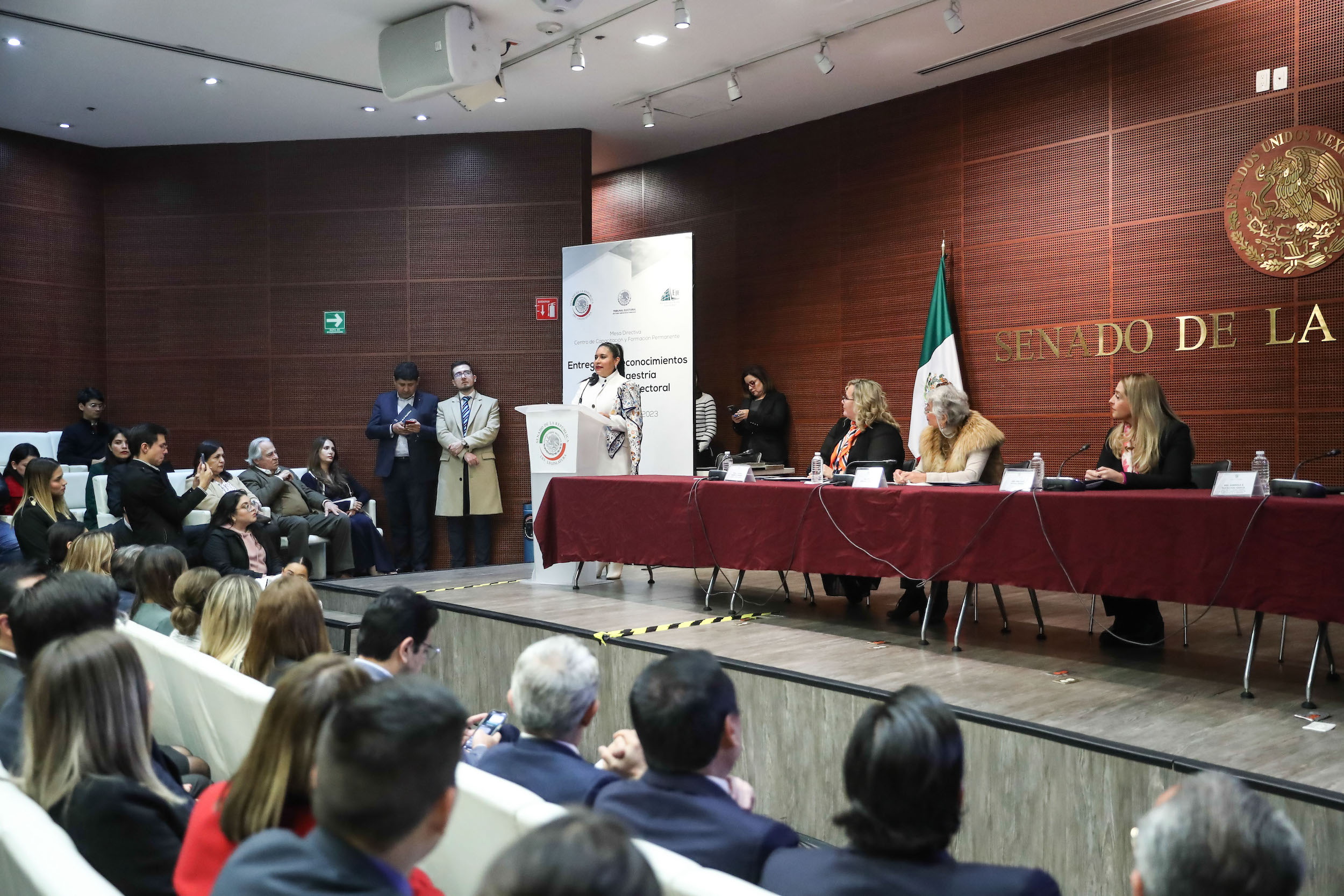 Entrega de reconocimientos del Diplomado en Administracioin Puiblica-