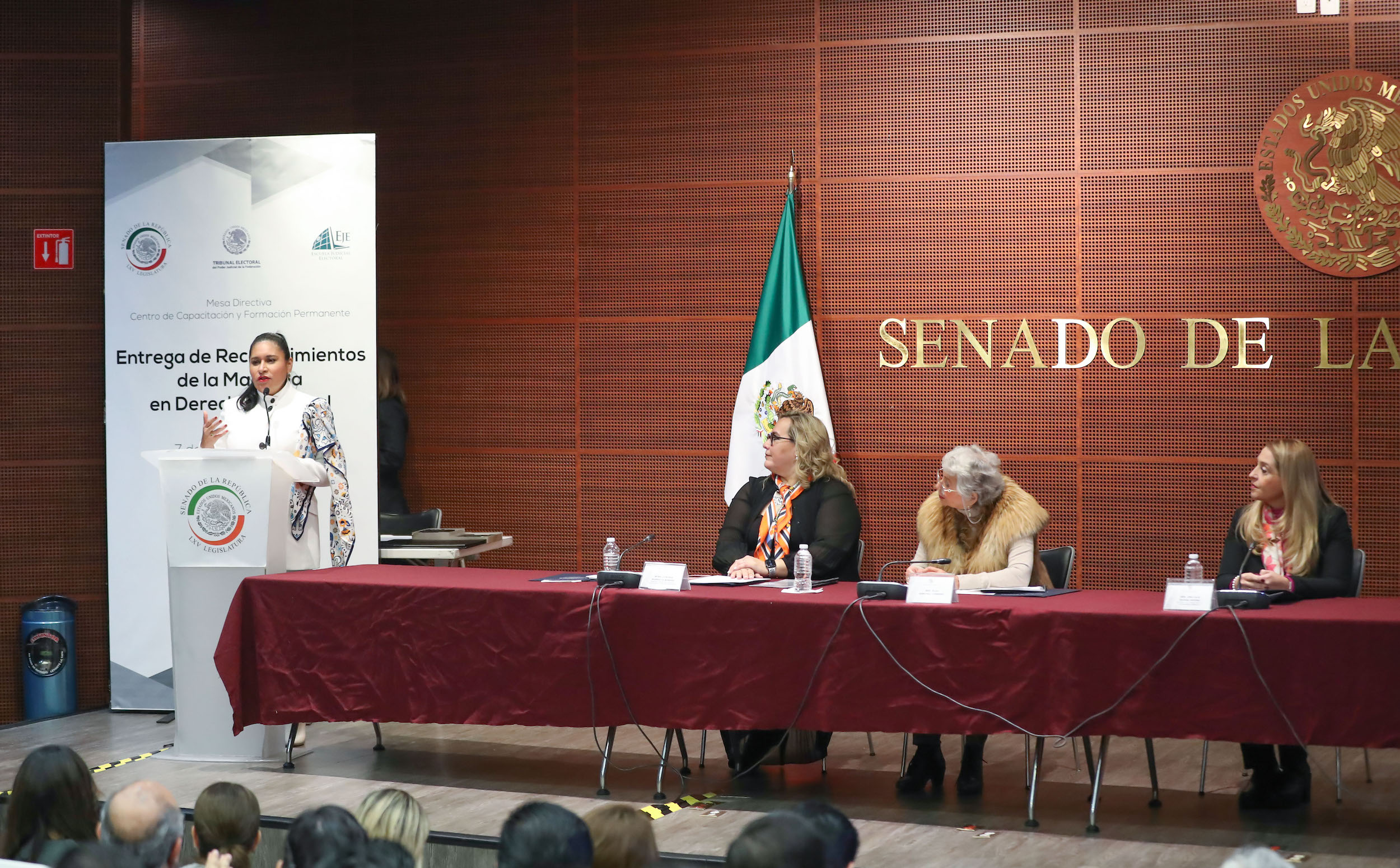 Entrega de reconocimientos del Diplomado en Administracioin Puiblica-