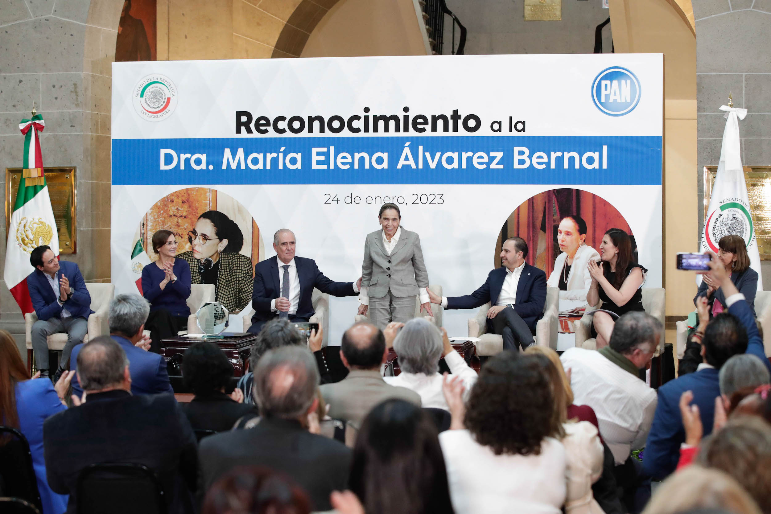 Reconocimiento Ma Elena Aelvarez Bernal-