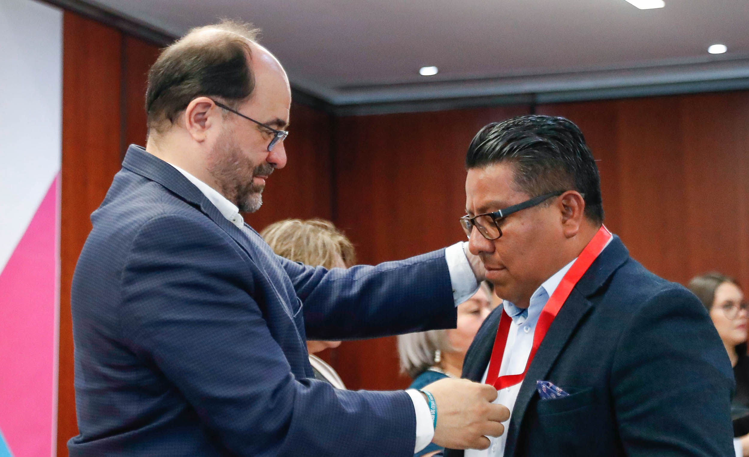 Entrega de medallas a personal meidico de la Ciudad de Meixico-