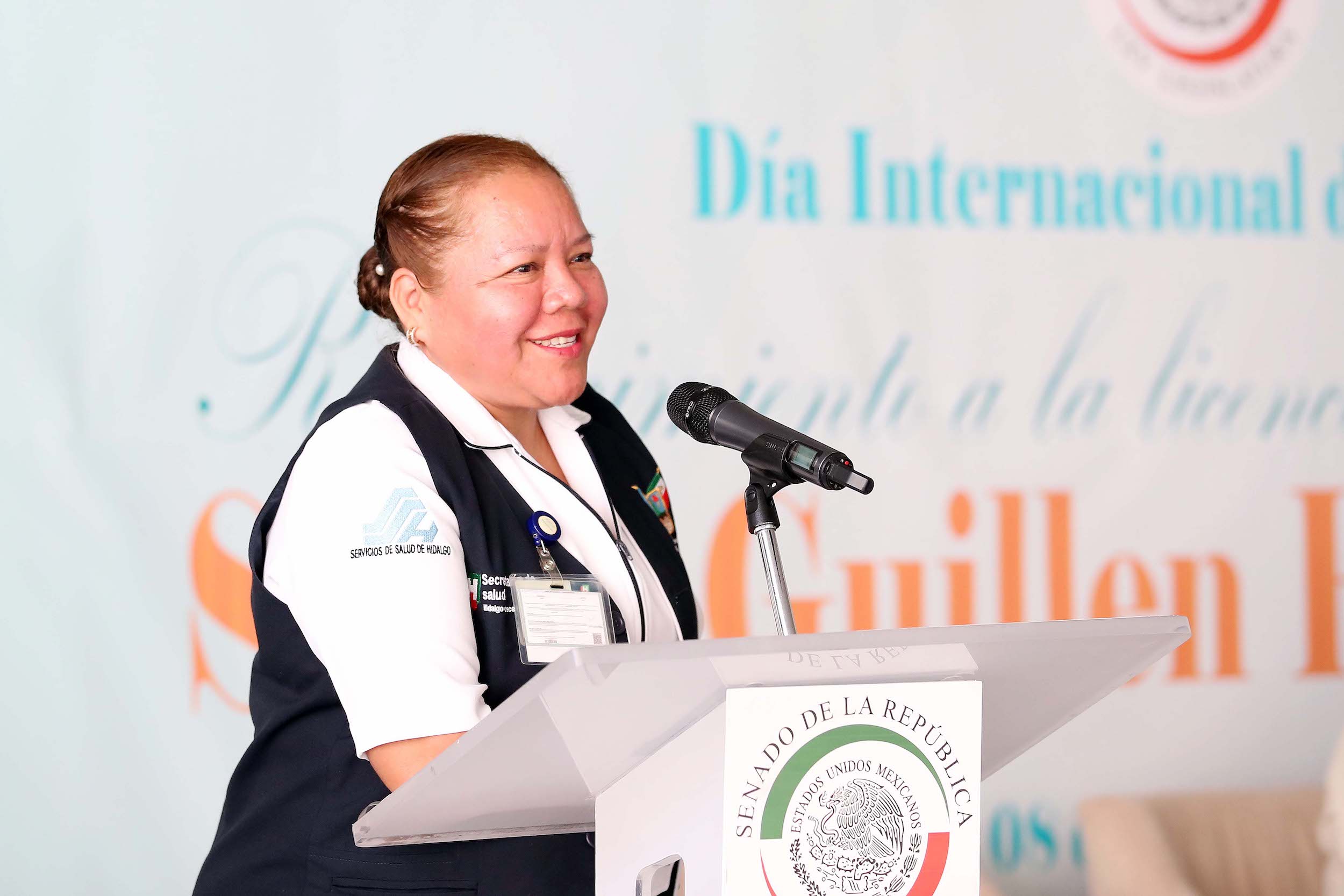 Entrega de reconocimiento a Sonia Guillein Hernaindez