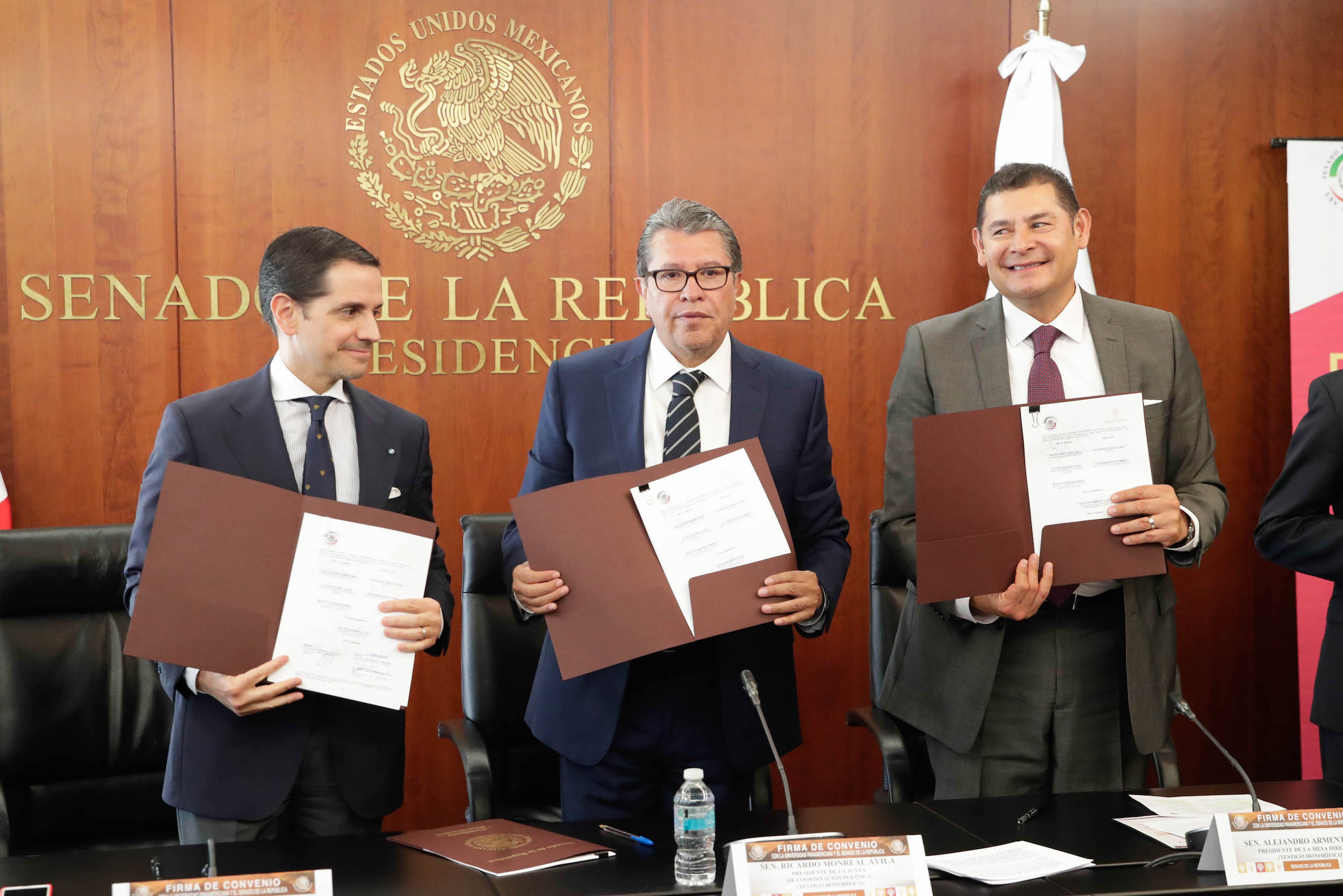 Senado y Universidad Panamericana firman convenio de colaboración para apoyar a estudiantes 