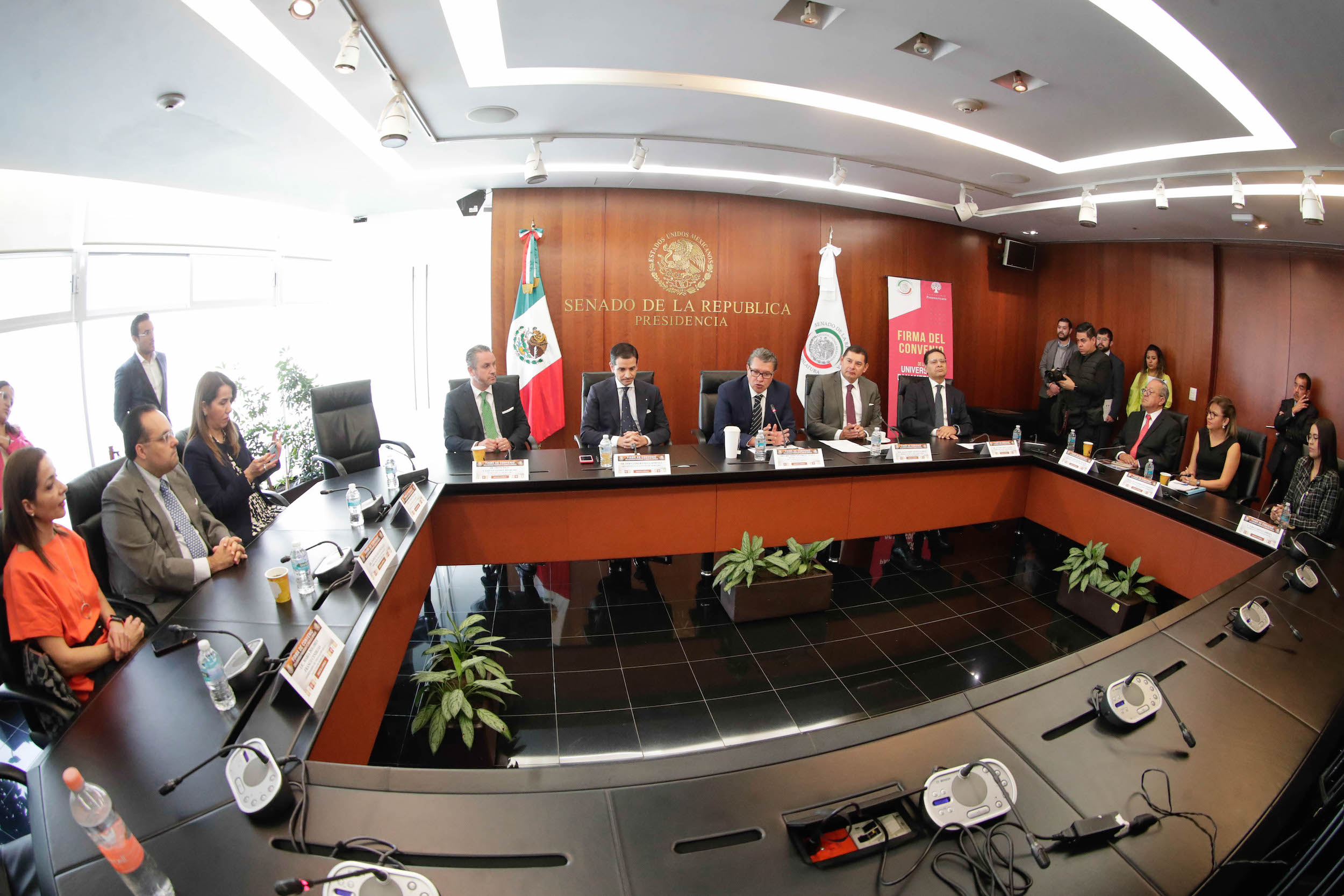 Firma del convenio de colaboración entre el Senado de la República y la Universidad Panamericana