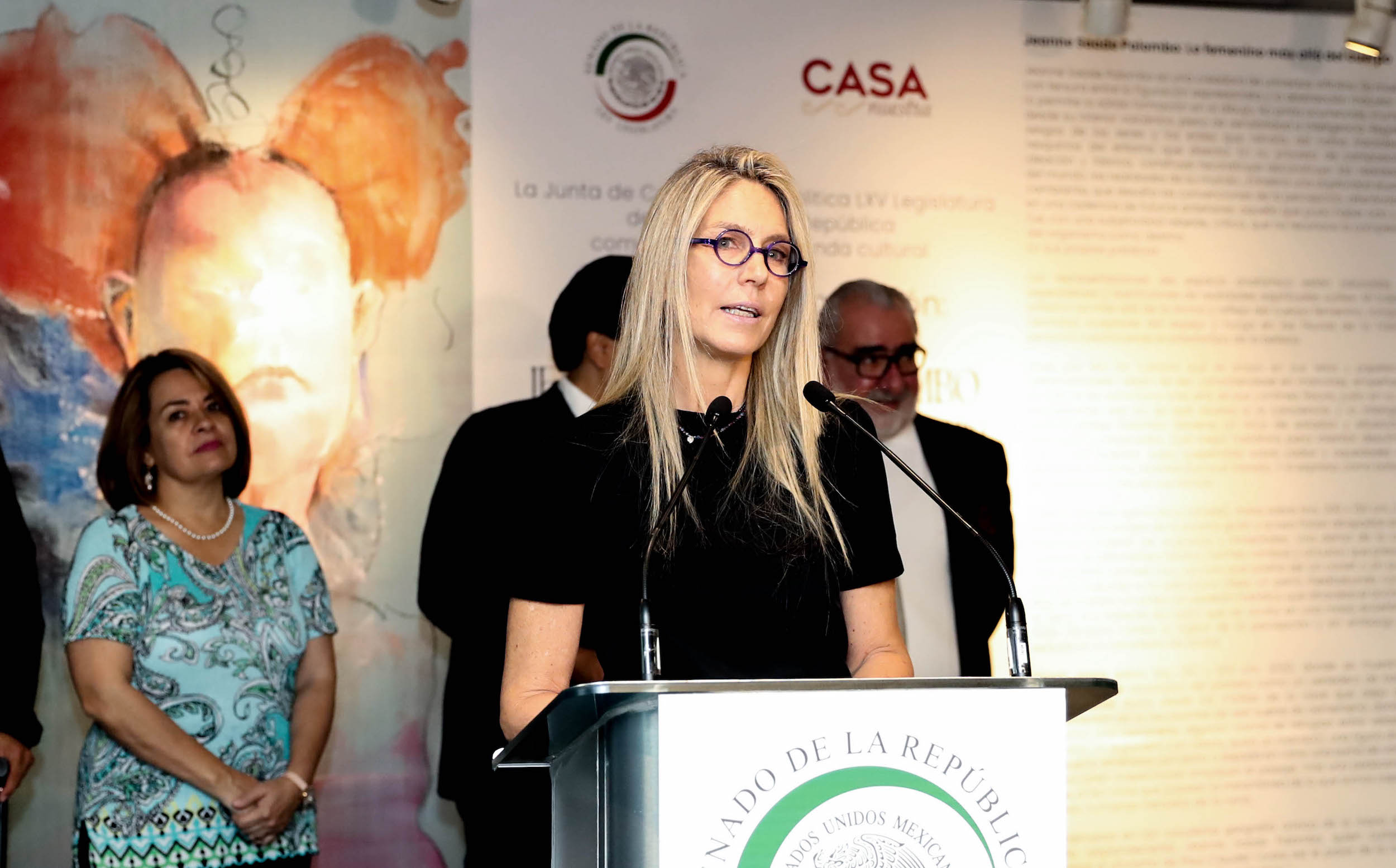 Inauguracioen de la exposicioen   Lo femenino maes allae del cuerpo   de la artista Jeanne Saade Palombo-