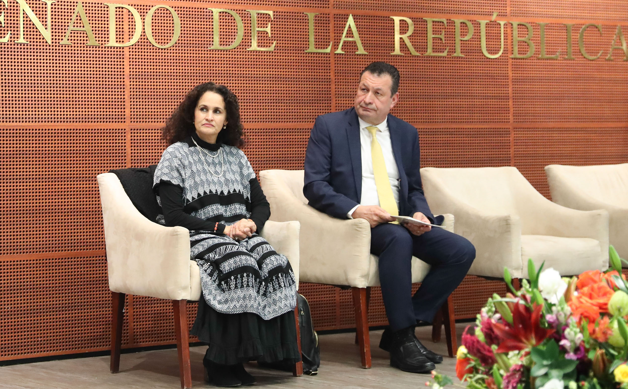 Entrega de reconocimientos a grupos artiisticos de Bellas Artes-