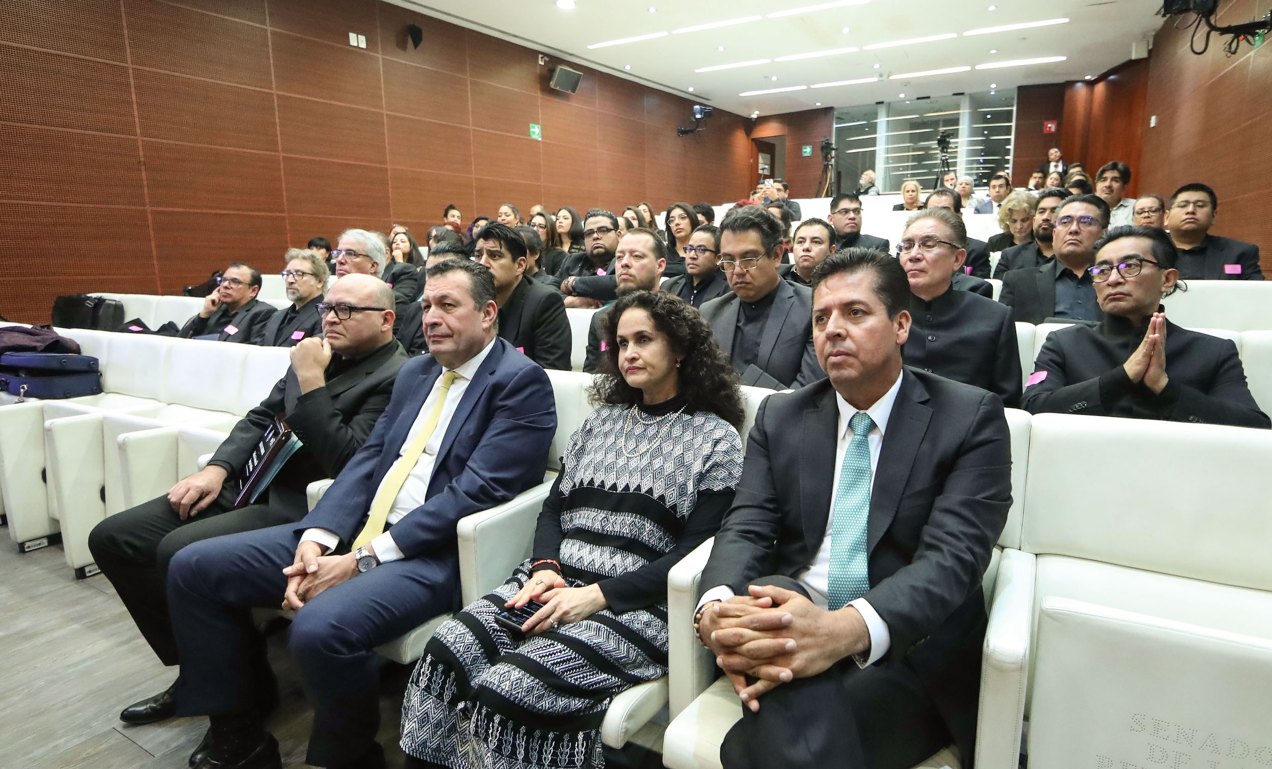 Entrega de reconocimientos a grupos artiisticos de Bellas Artes-