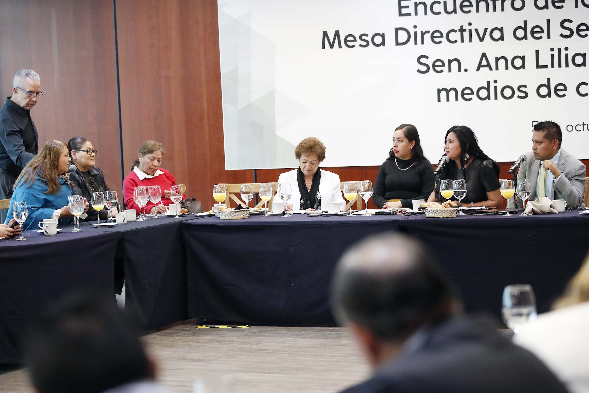 Reunion Sen Ana Lilia Rivera con Medios