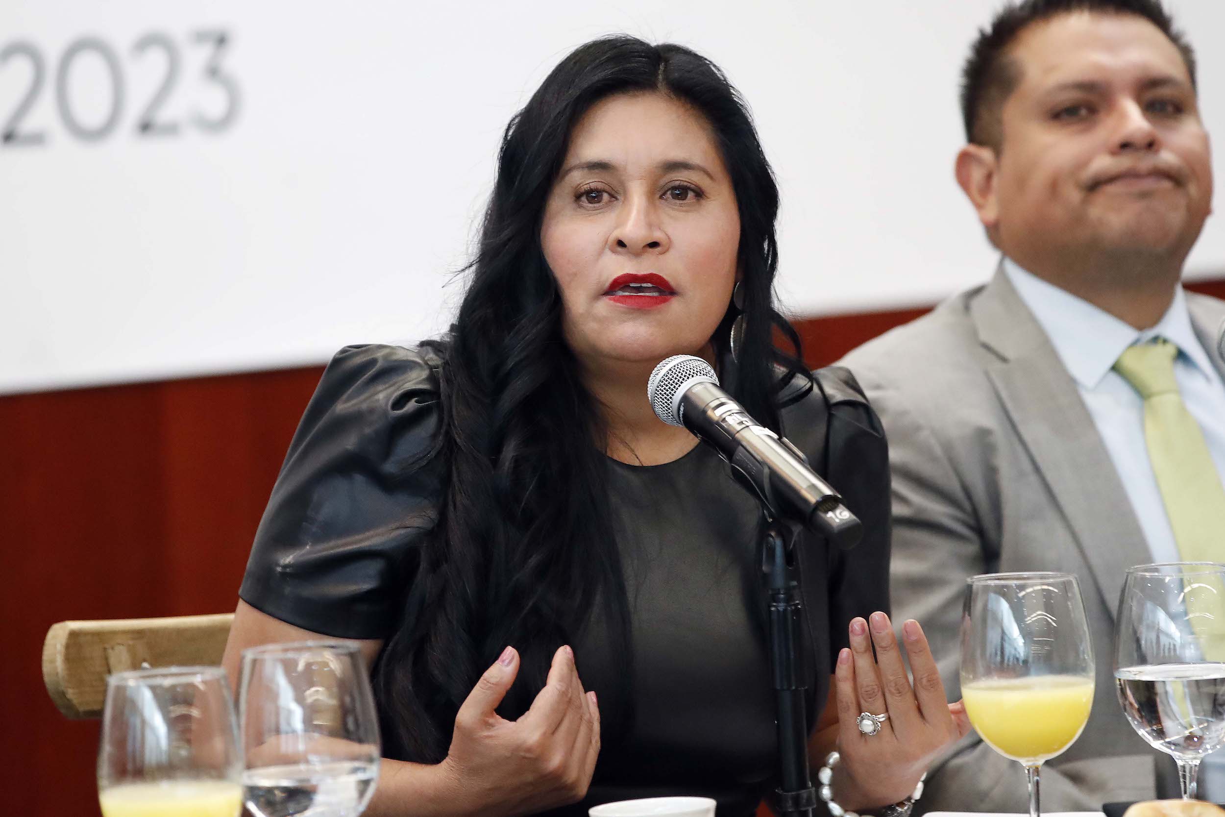 Reunion Sen Ana Lilia Rivera con Medios