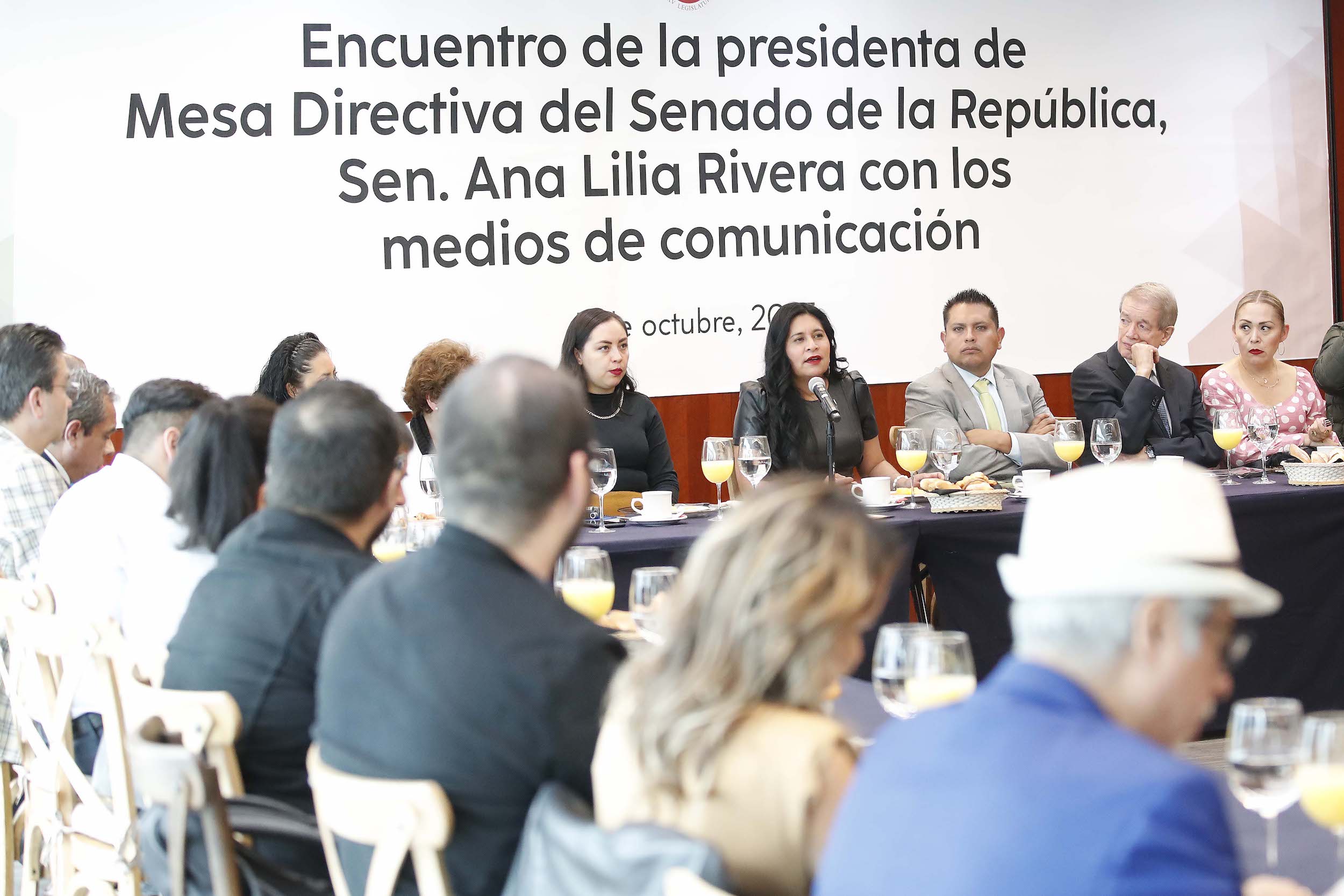 Reunion Sen Ana Lilia Rivera con Medios