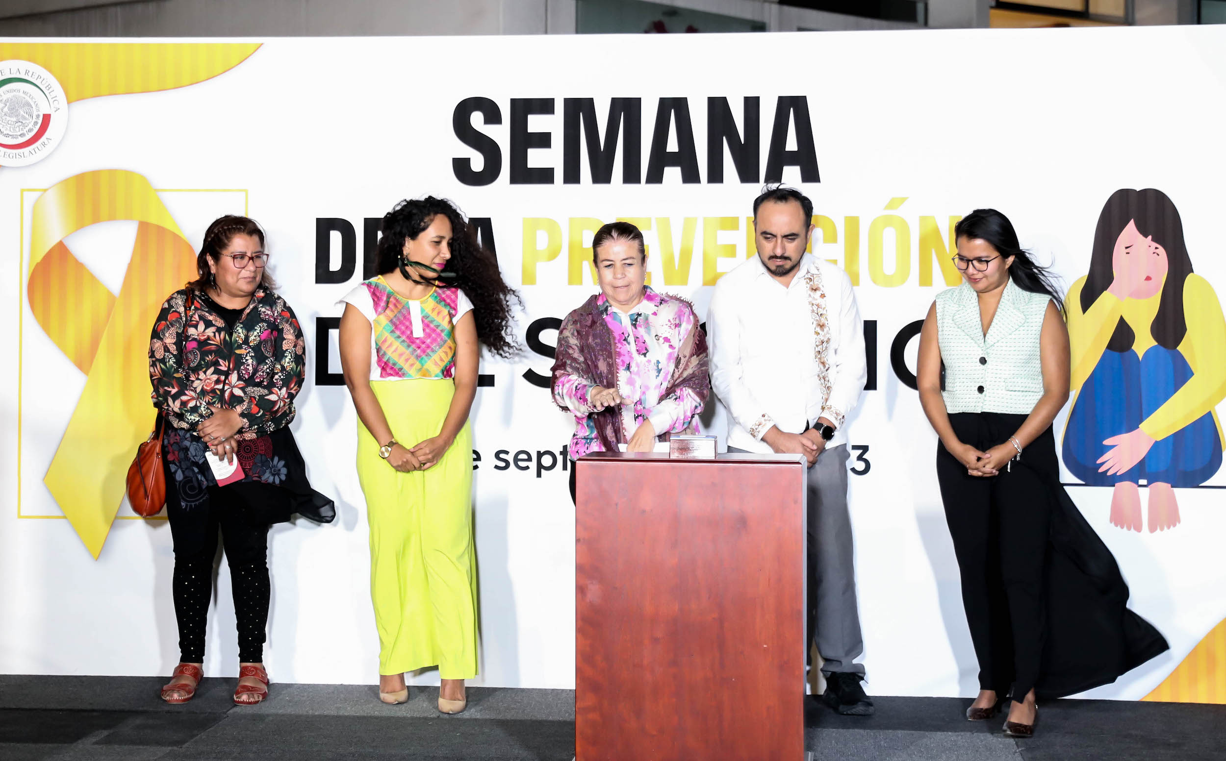Iluminacioin del Senado por el Diia Mundial para la Prevencioin del Suicidio-