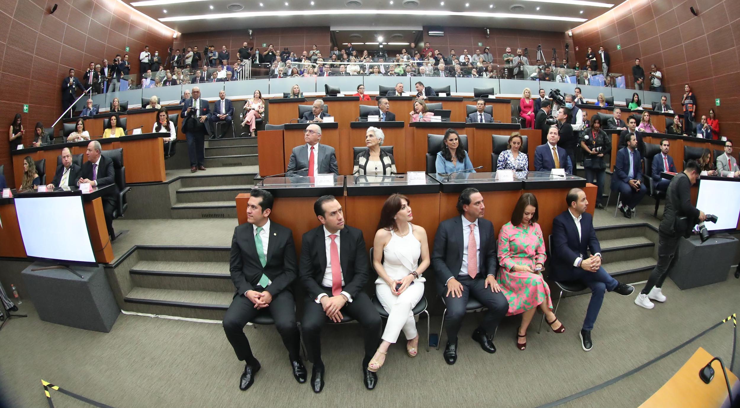 Entrega de reconocimiento a Juan Francisco Ealy Ortiz-