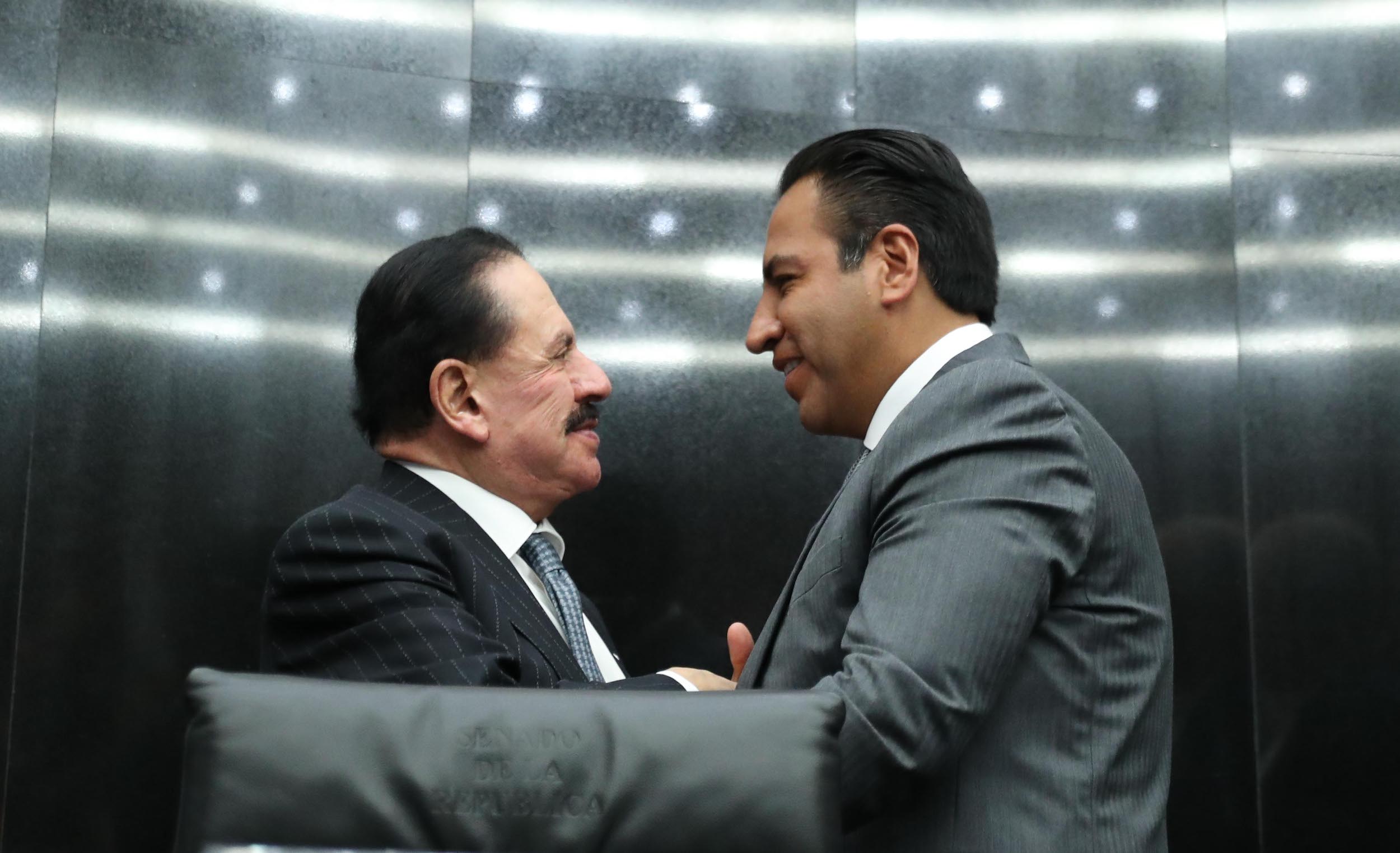 Entrega de reconocimiento a Juan Francisco Ealy Ortiz-