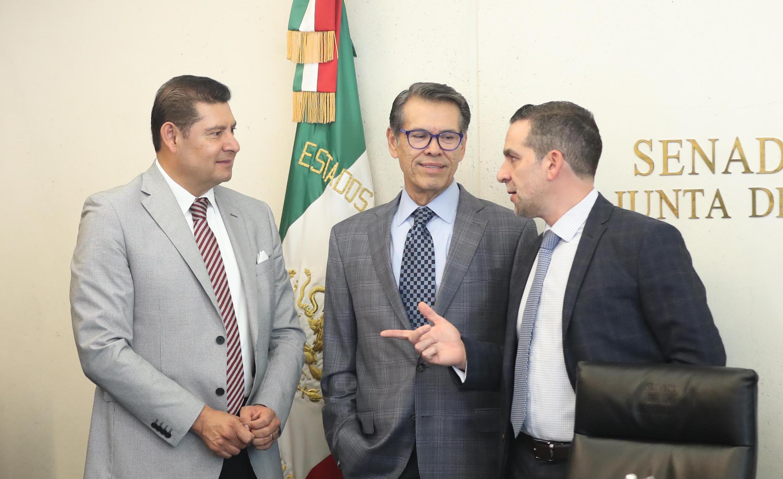 Entrega de reconocimientos al equipo de beiisbol Pericos de Puebla-