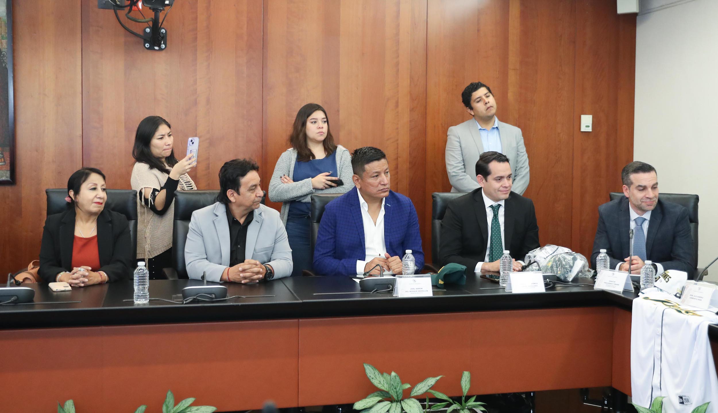 Entrega de reconocimientos al equipo de beiisbol Pericos de Puebla-