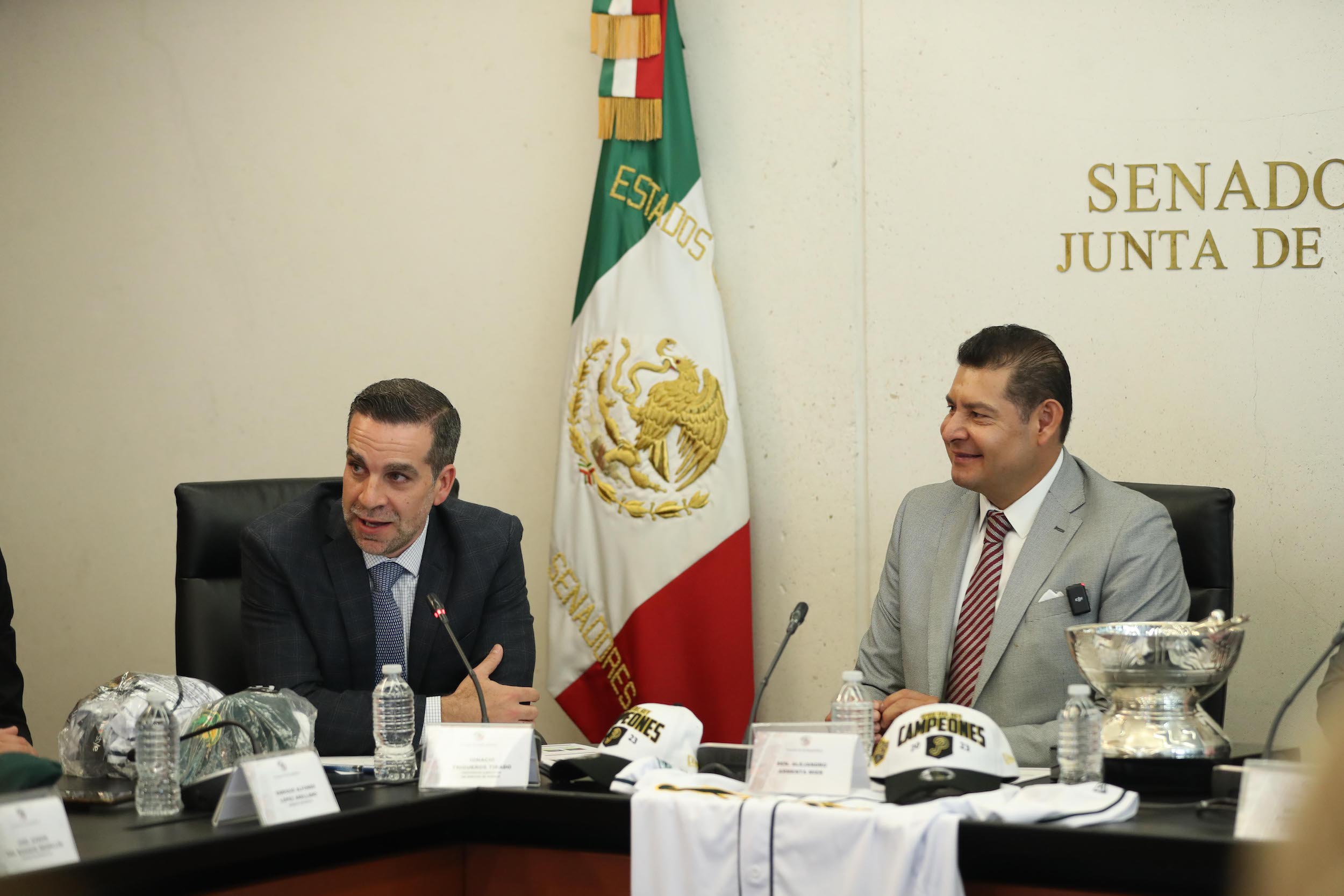 Entrega de reconocimientos al equipo de beiisbol Pericos de Puebla-