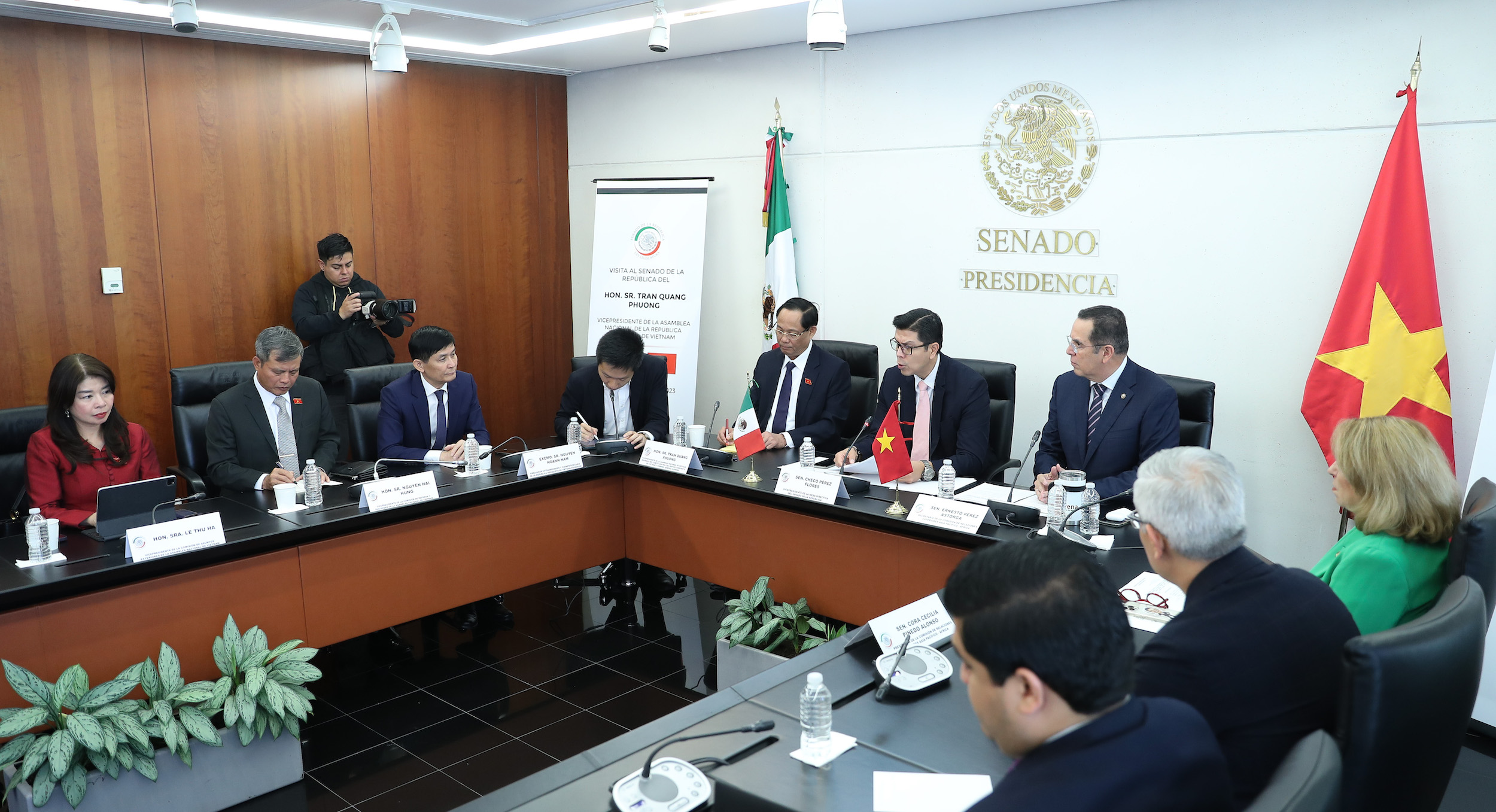 Visita del vicepresidente de la Asamblea Nacional de la Repuiblica Socialista de Vietnam-