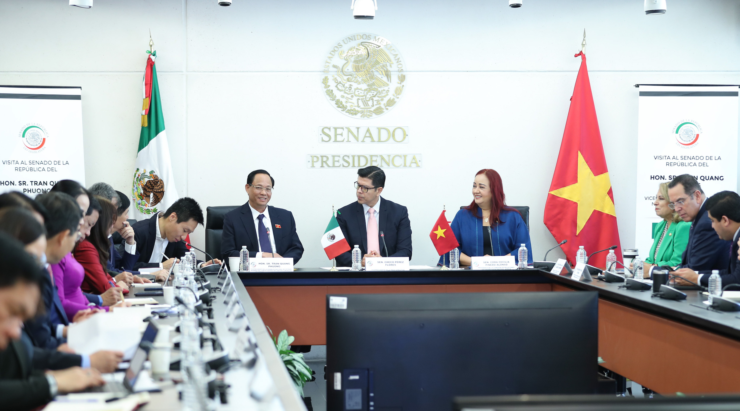 Visita del vicepresidente de la Asamblea Nacional de la Repuiblica Socialista de Vietnam-
