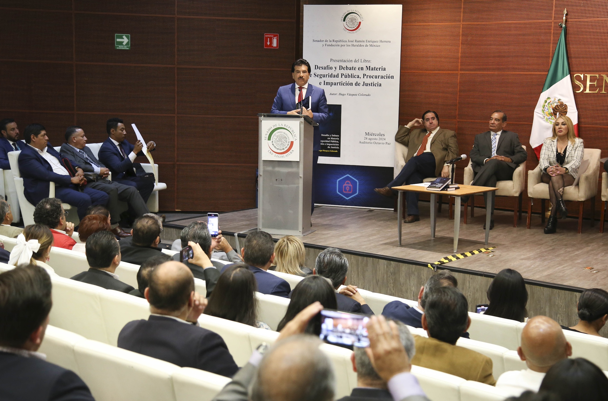 Presentacion del Libro Desafio y Debate en Materia de Seguridad Publica-