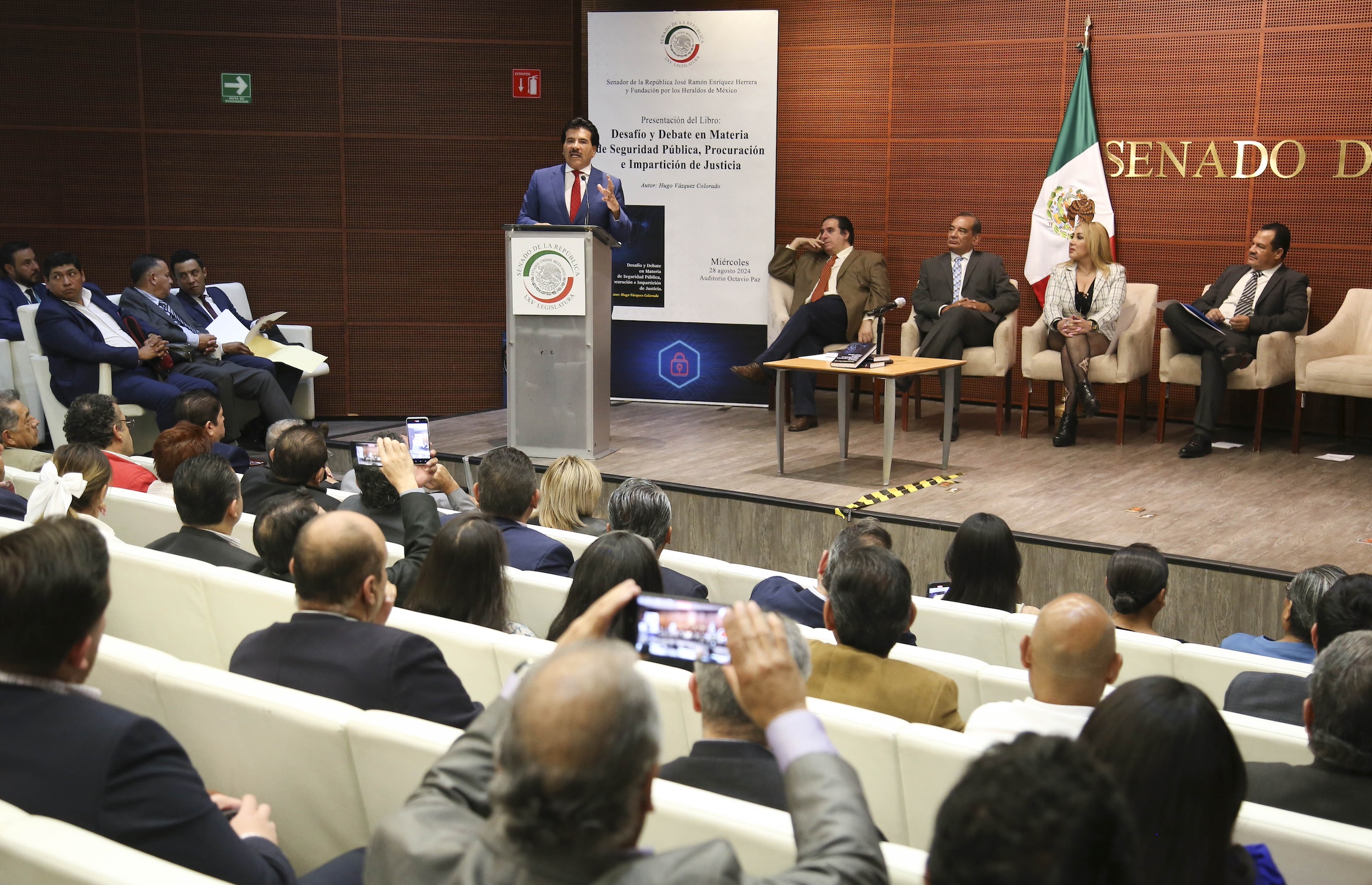Presentacion del Libro Desafio y Debate en Materia de Seguridad Publica-