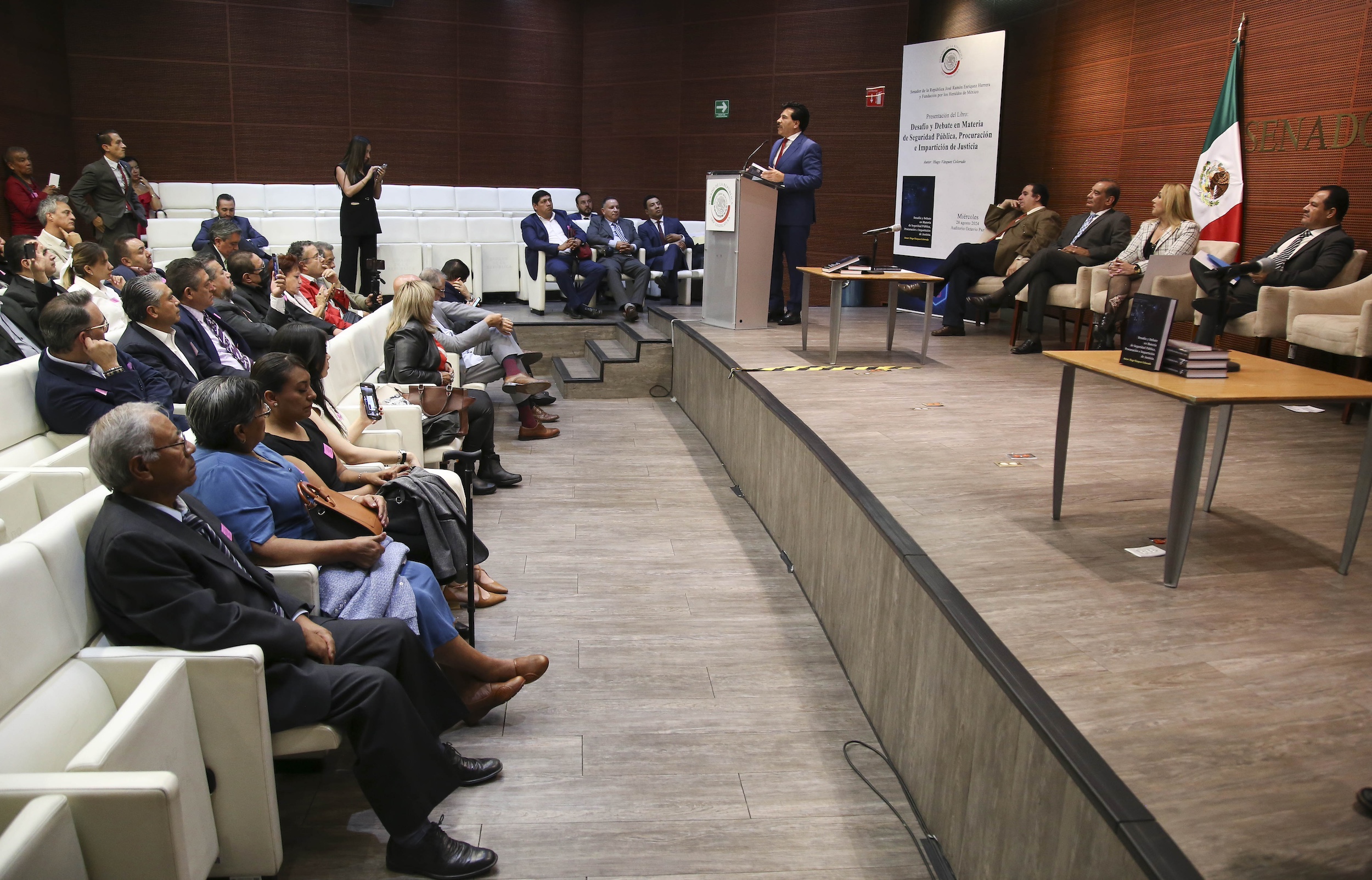 Presentacion del Libro Desafio y Debate en Materia de Seguridad Publica-