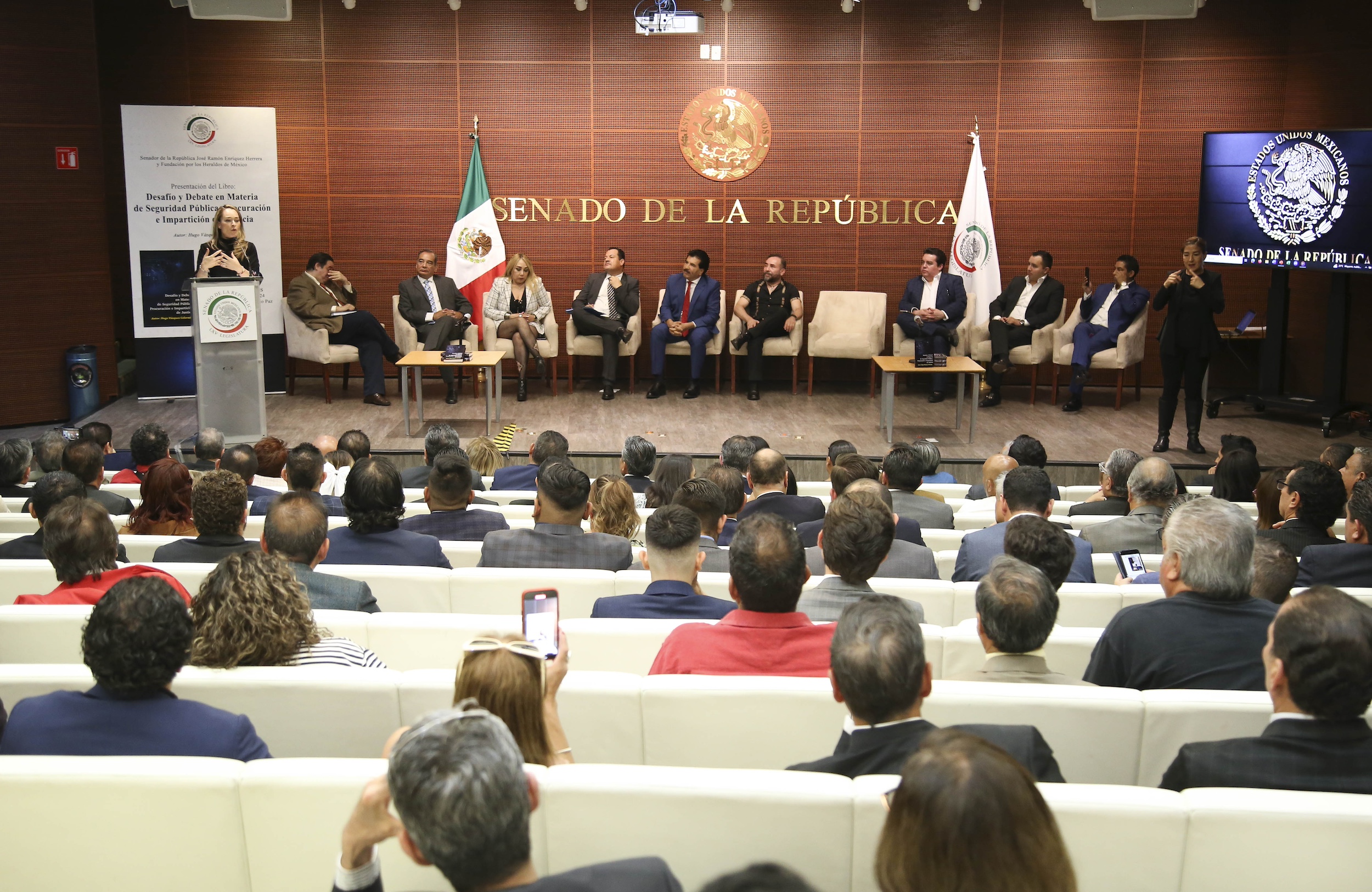 Presentacion del Libro Desafio y Debate en Materia de Seguridad Publica-