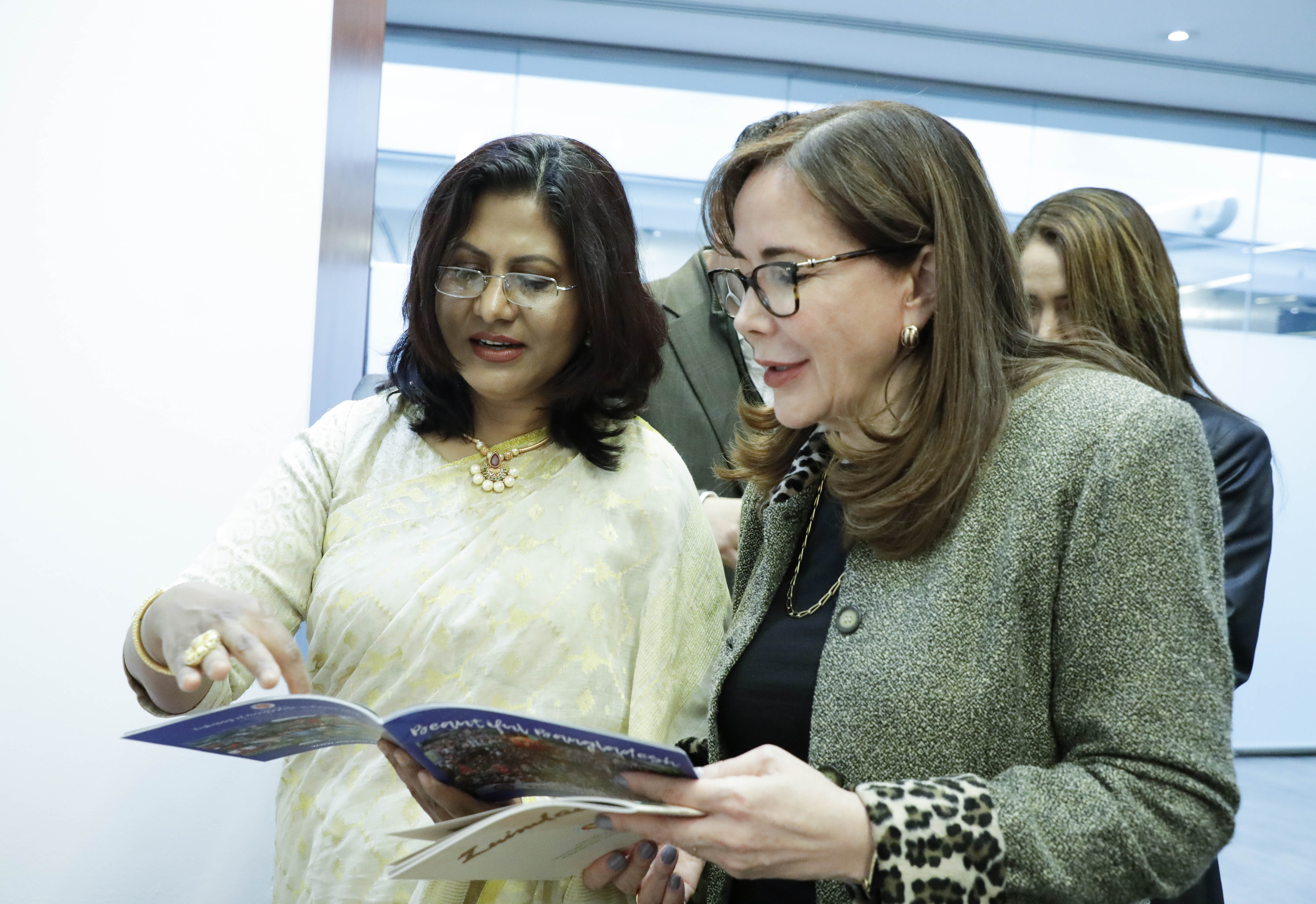 Presentacion del Libro Biografico de Banglandesh y Mexico-