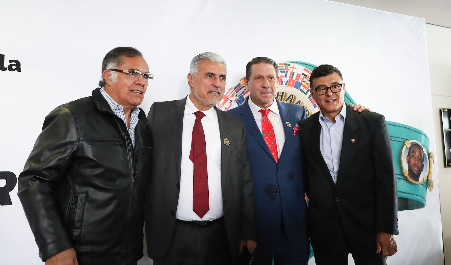 Exhibicion de cinturones de campeones internacionales de boxeo-
